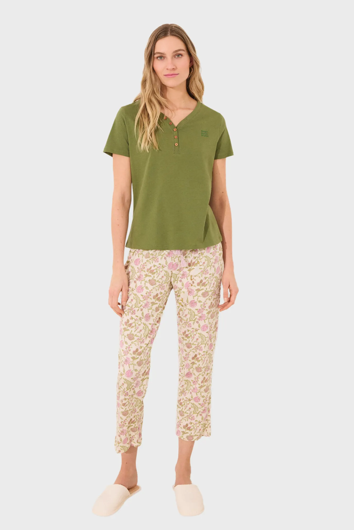 Жіноча зелена футболка 4