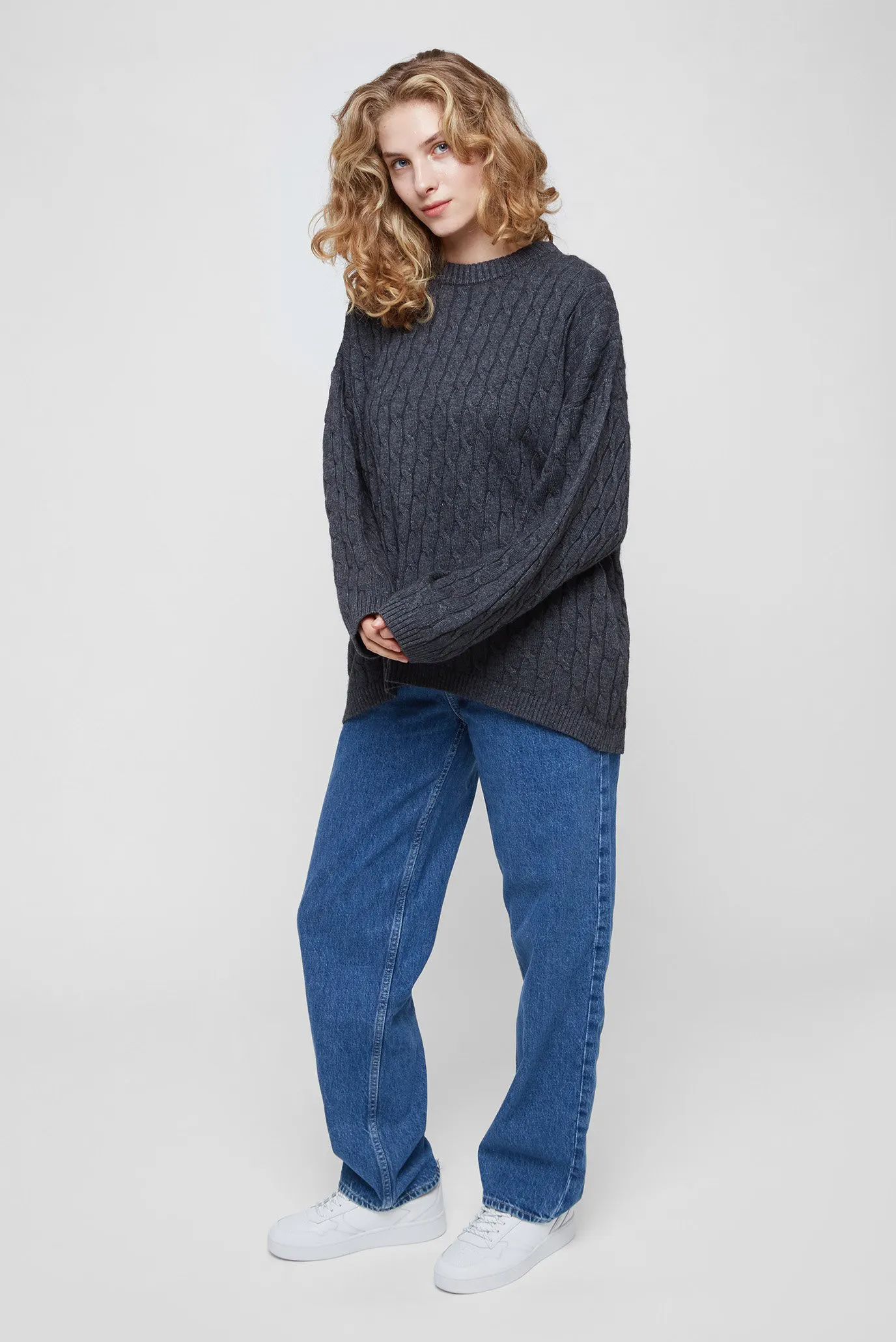 Женский темно-серый свитер 2