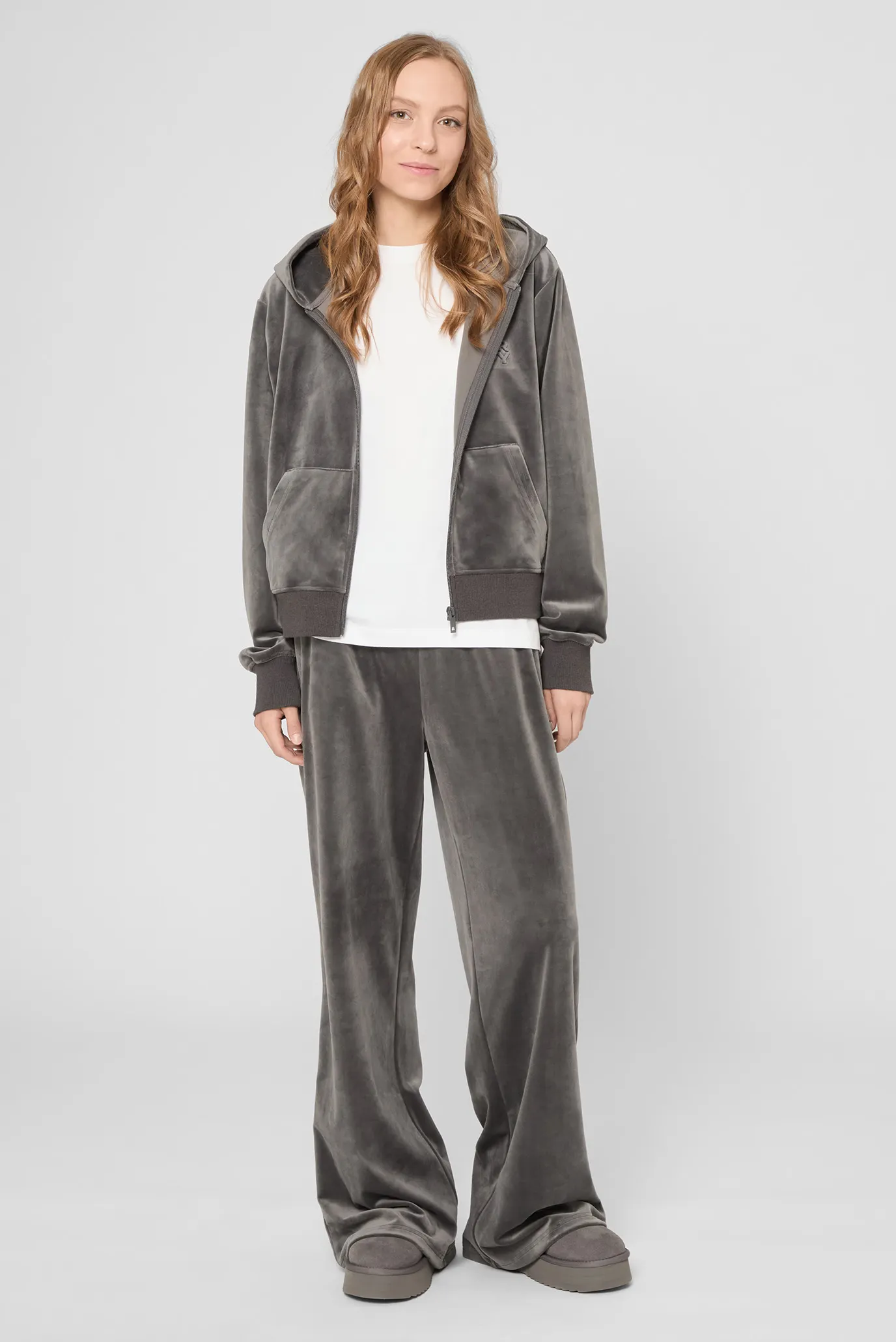 Женское серое велюровое худи 2