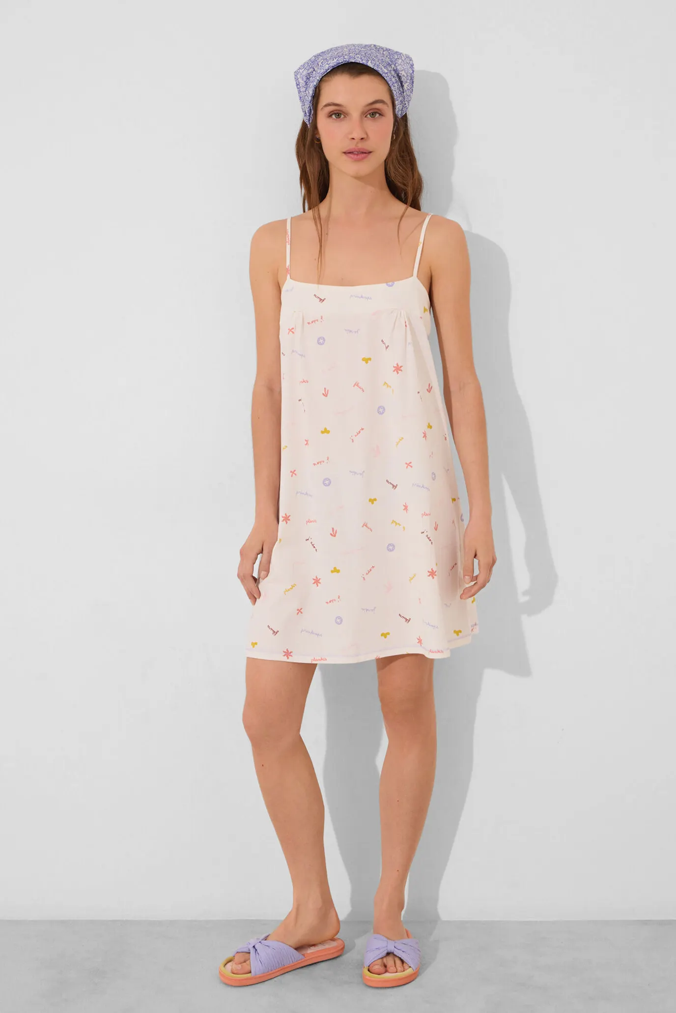 Жіноча біла нічна сорочка з візерунком J´ADORE 2