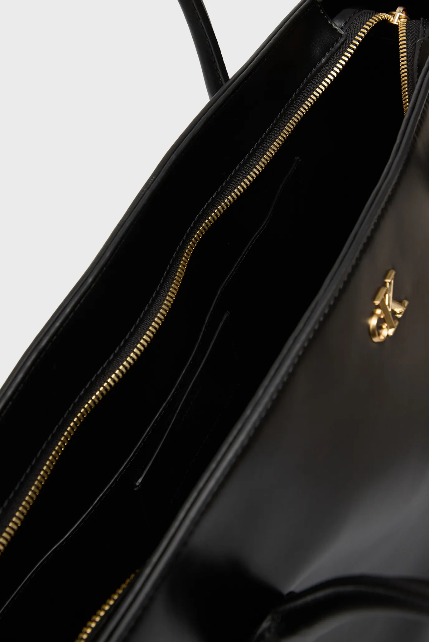 Жіноча чорна сумка MEDIUM TOTE 6