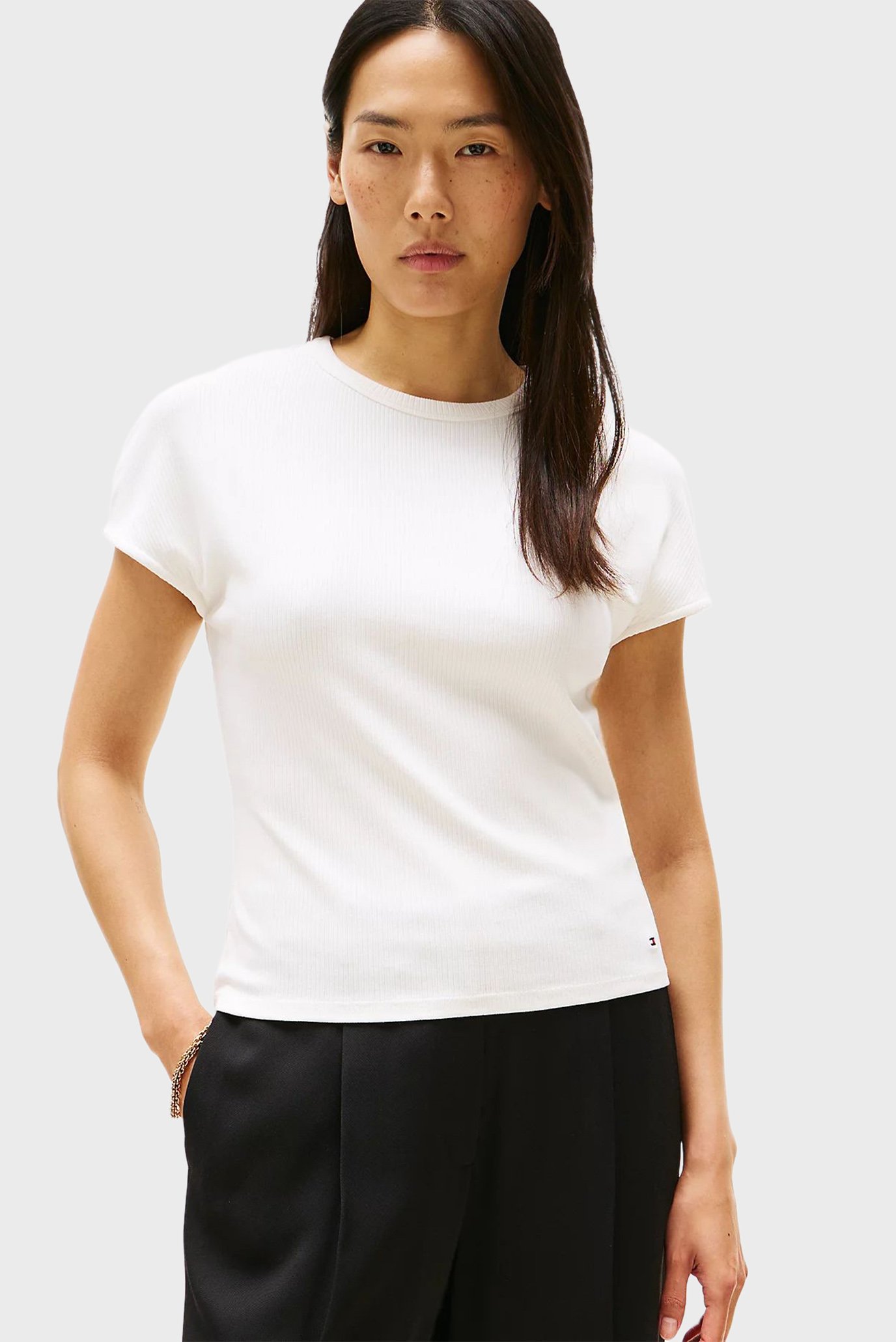 Женская белая футболка 5X2 RIB SLIM C-NK CAP SLV Белый M Tommy Hilfiger WW0WW45731 Женская белая футболка 5X2 RIB SLIM C-NK CAP SLV Белый M Tommy Hilfiger WW0WW45731