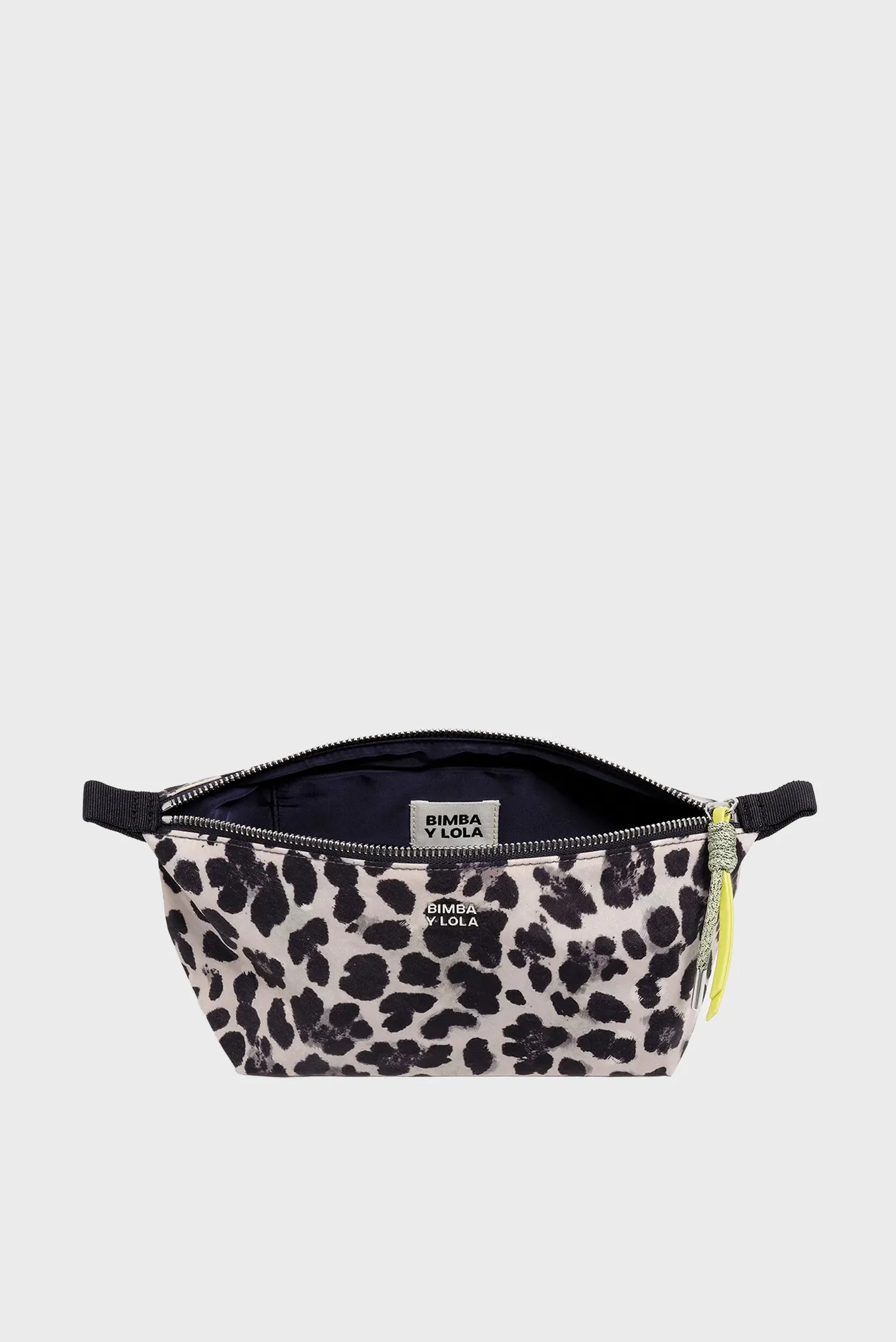 Женская серая косметичка с узором 3