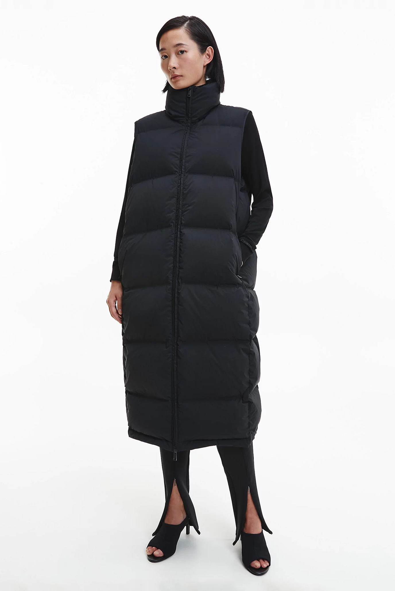 Женский черный пуховой жилет SEAMLESS LOFTY MAXI VEST Черный S Calvin Klein K20K204686 Женский черный пуховой жилет SEAMLESS LOFTY MAXI VEST Черный S Calvin Klein K20K204686