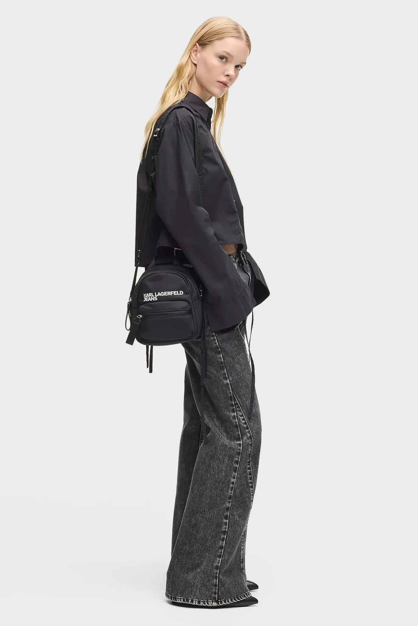 Жіночий чорний рюкзак essential 2