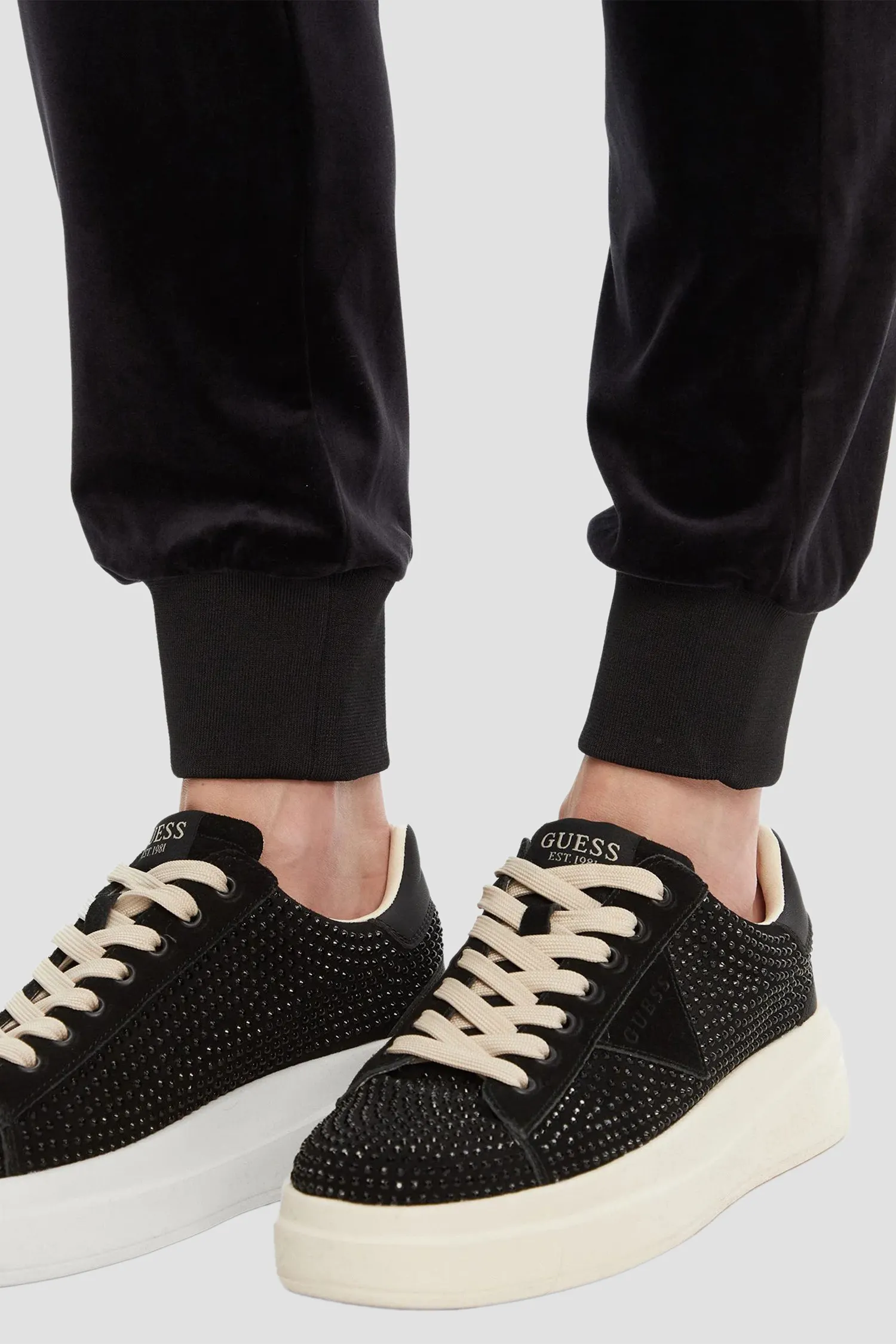 Жіночі чорні велюрові спортивні штани 5