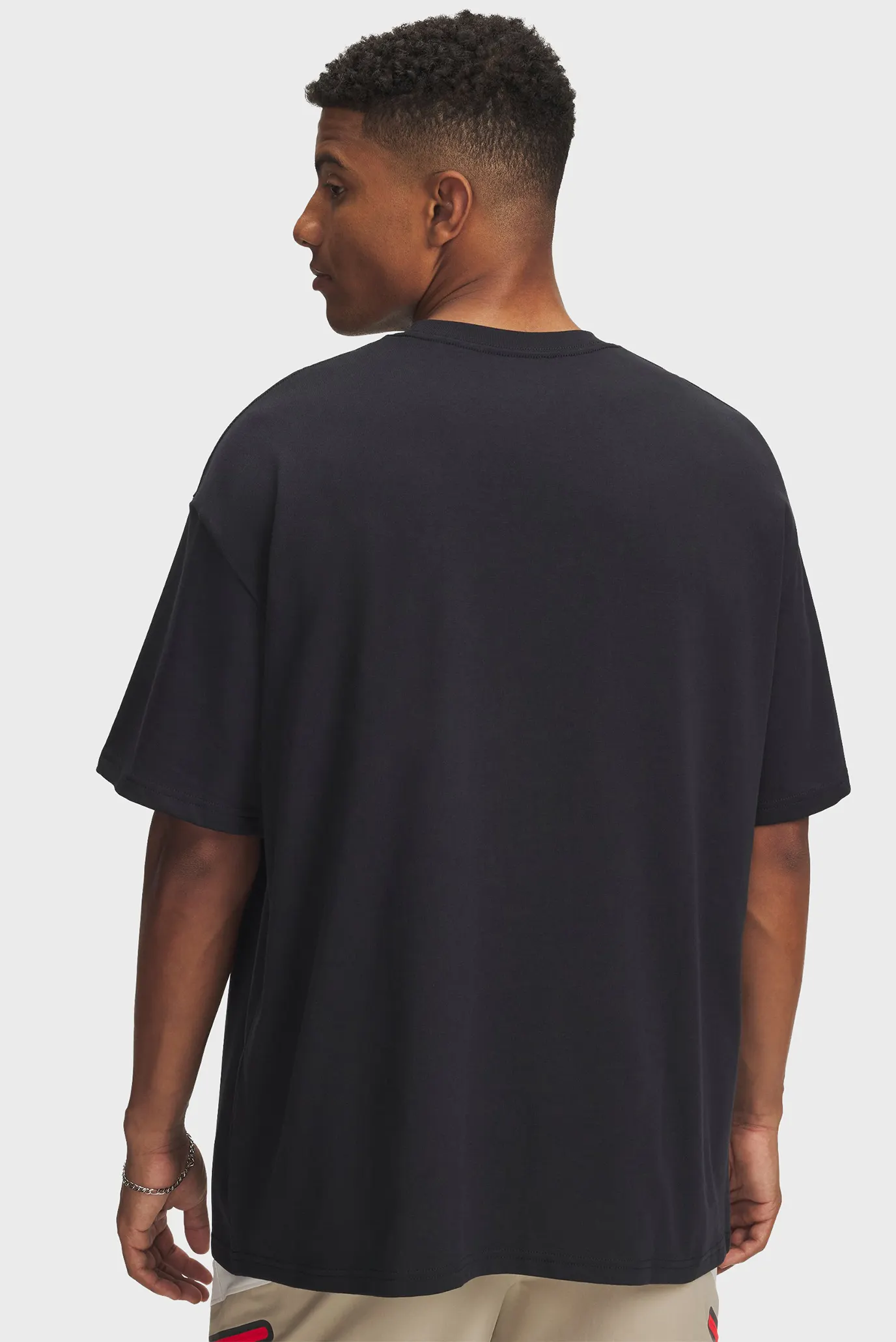 Мужская черная футболка UA HWT U LOGO SS 2