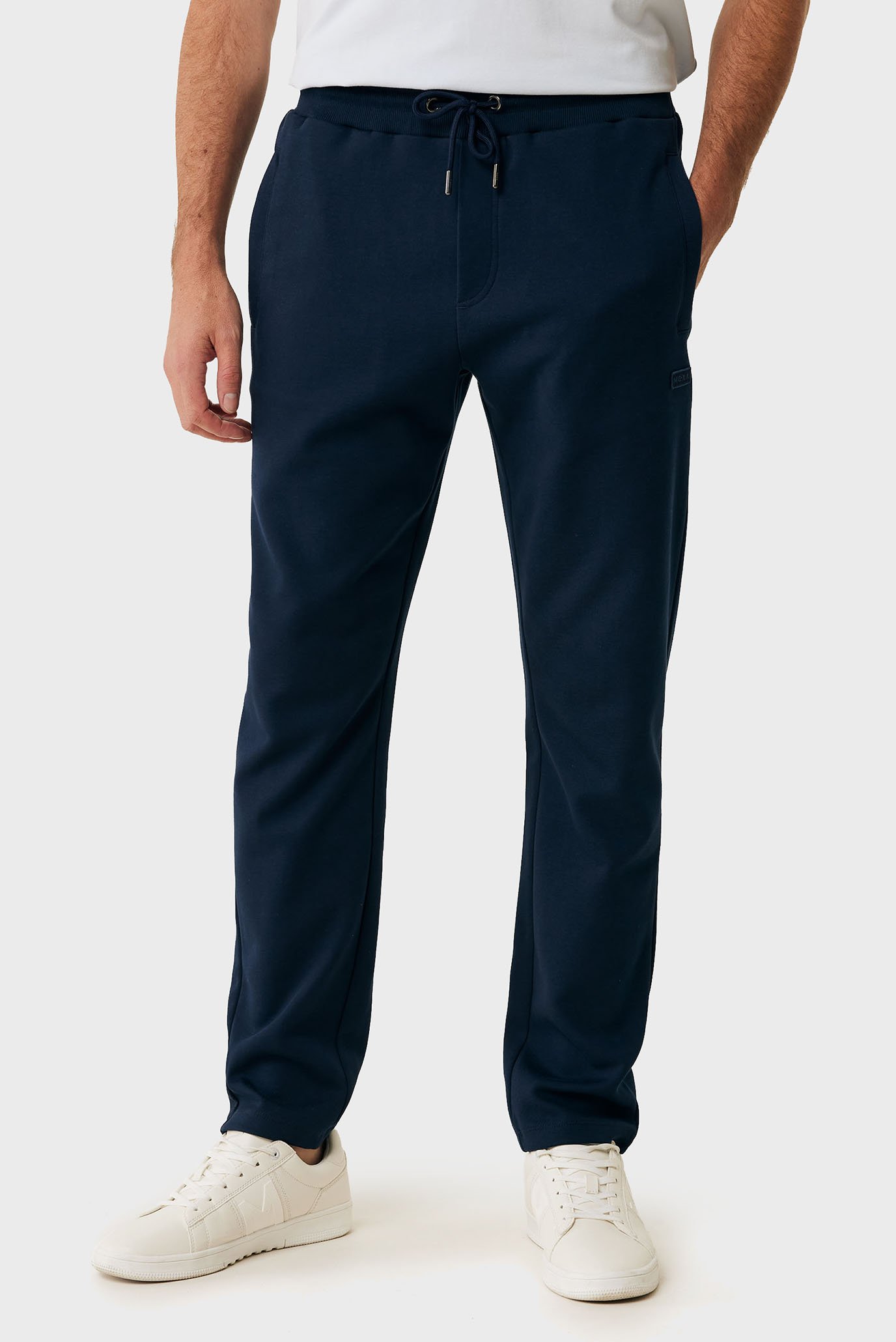 Мужские темно-синие спортивные брюки ZACHARY Essential sweatpants Синий L Mexx MF007000551M Мужские темно-синие спортивные брюки ZACHARY Essential sweatpants Синий L Mexx MF007000551M