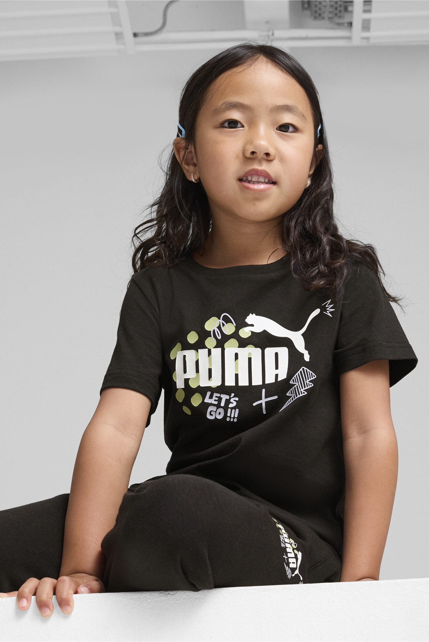 Детская черная футболка ESS+ PUMA Tee Kids 1