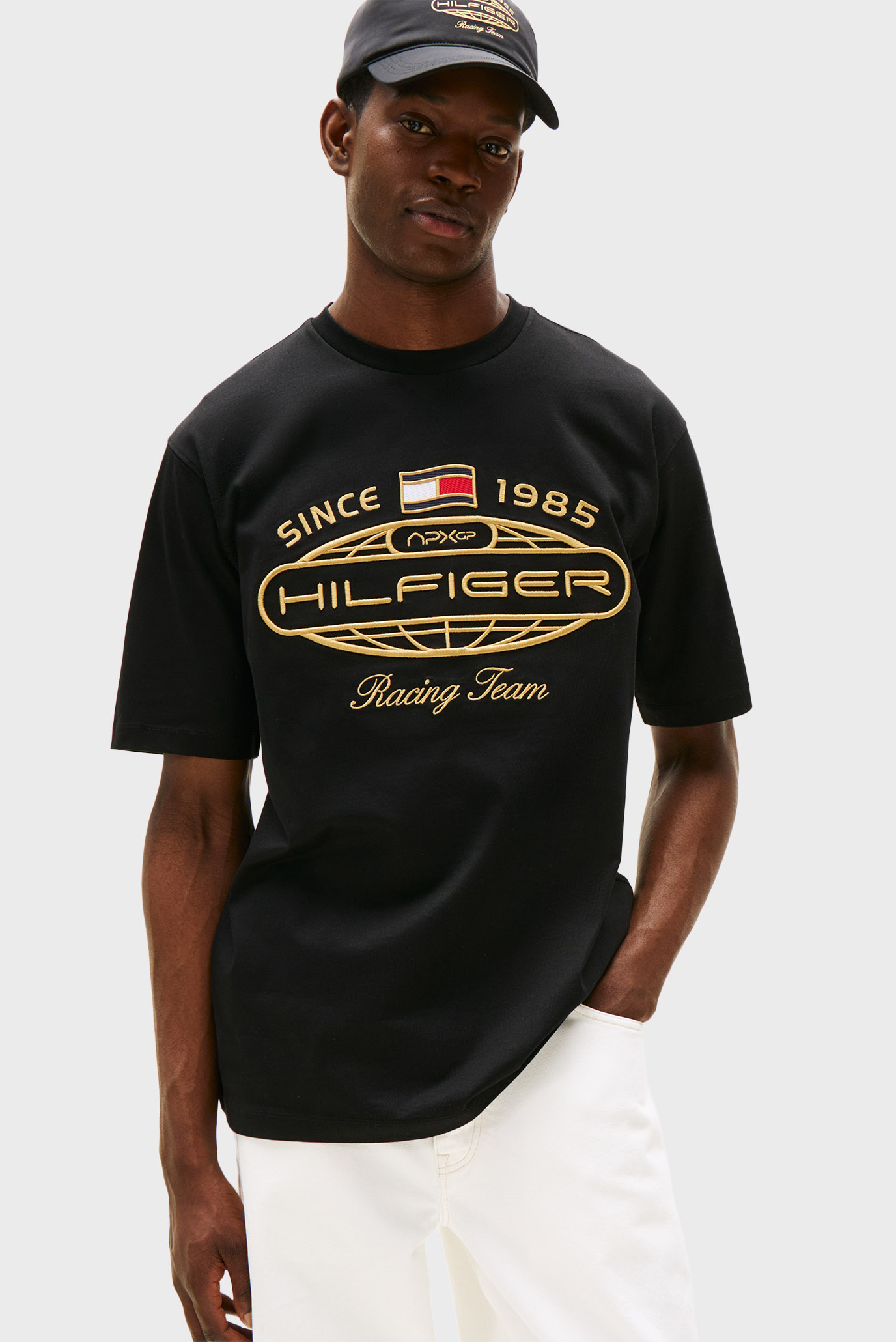 Мужская черная футболка Tommy Hilfiger x F1 MOVIE Черный M Tommy Hilfiger MW0MW41390 Мужская черная футболка Tommy Hilfiger x F1 MOVIE Черный M Tommy Hilfiger MW0MW41390