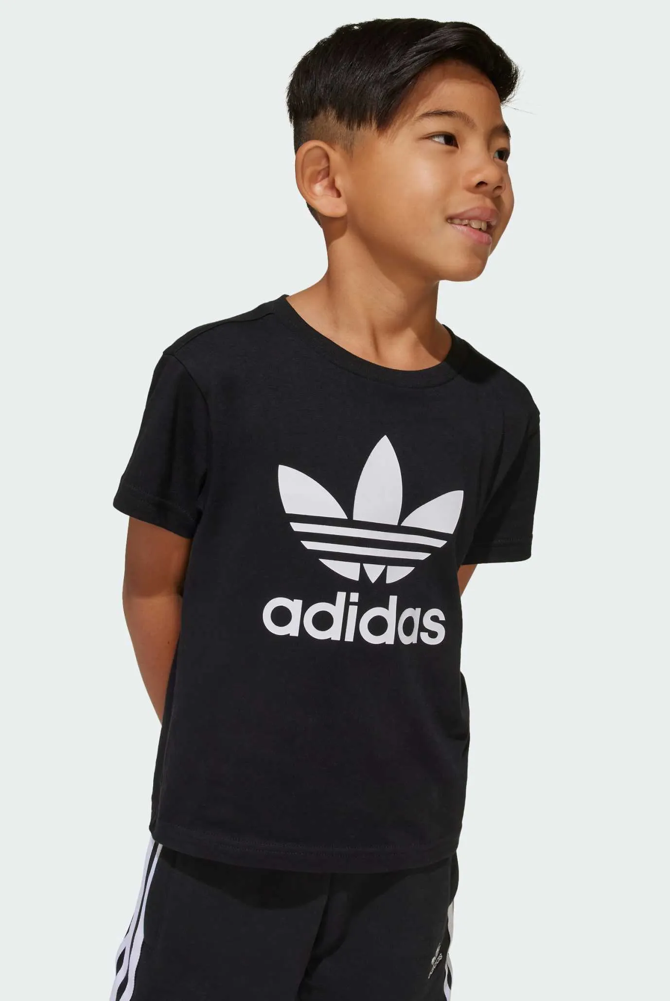 Детский черный комплект (футболка, шорты) Adicolor Kids 5