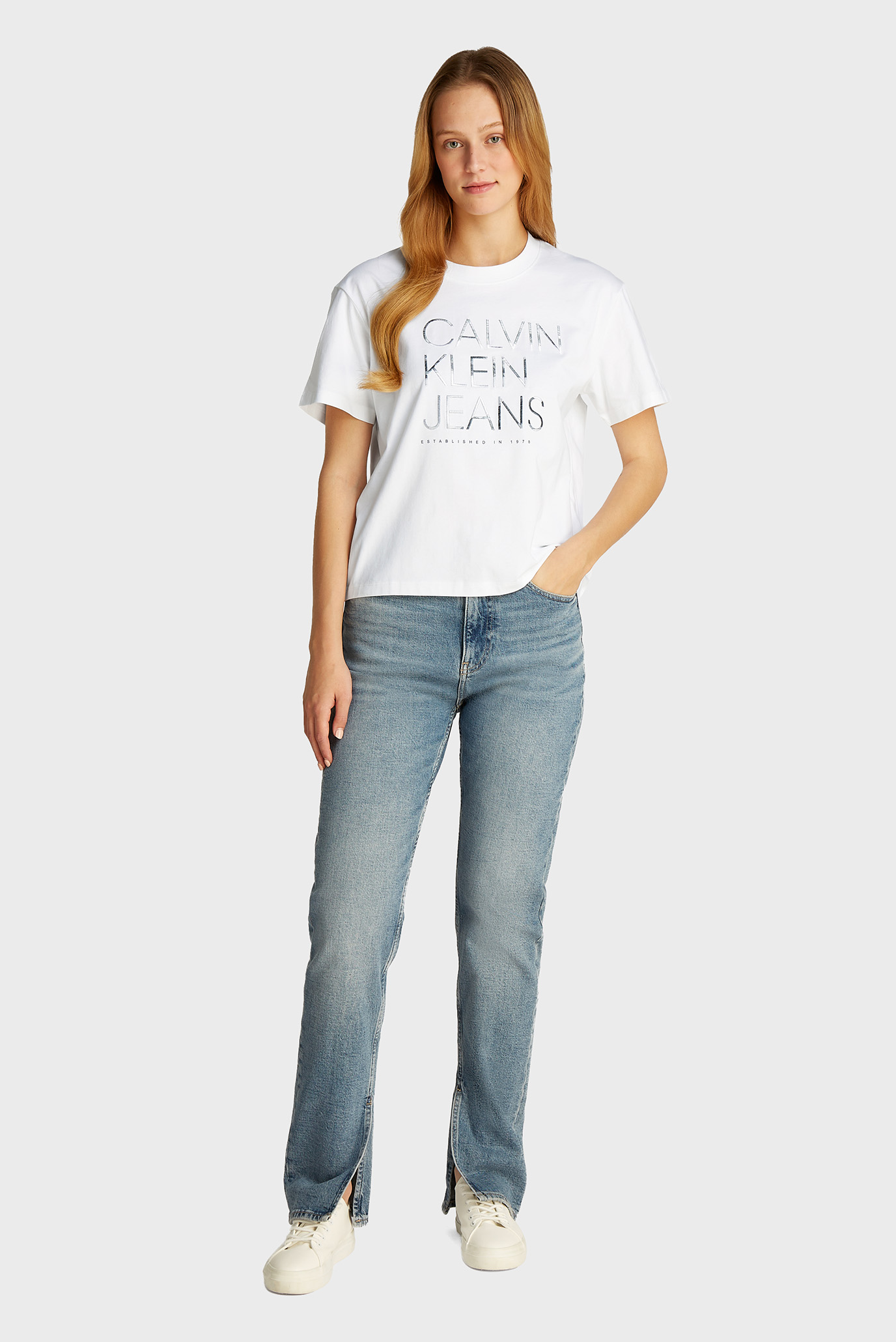 Женская белая футболка EMBROIDERED INSTITUTIONAL TEE Белый S Calvin Klein Jeans J20J224987 Женская белая футболка EMBROIDERED INSTITUTIONAL TEE Белый S Calvin Klein Jeans J20J224987
