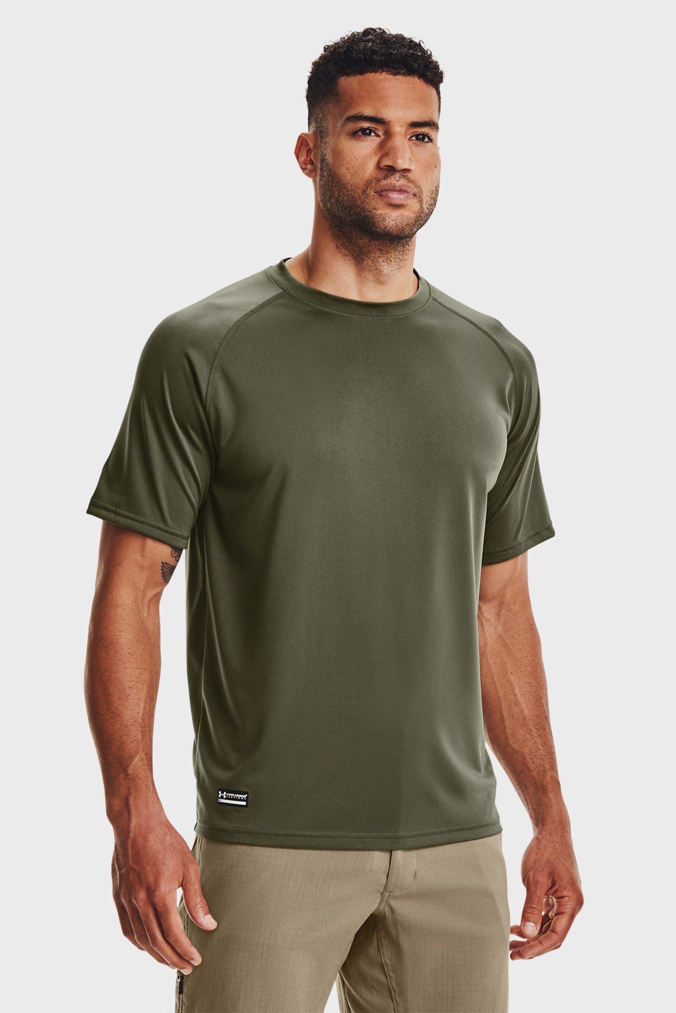 Мужская оливковая футболка UA TAC Tech T Оливковый L Under Armour 1005684-390 Мужская оливковая футболка UA TAC Tech T Оливковый L Under Armour 1005684-390