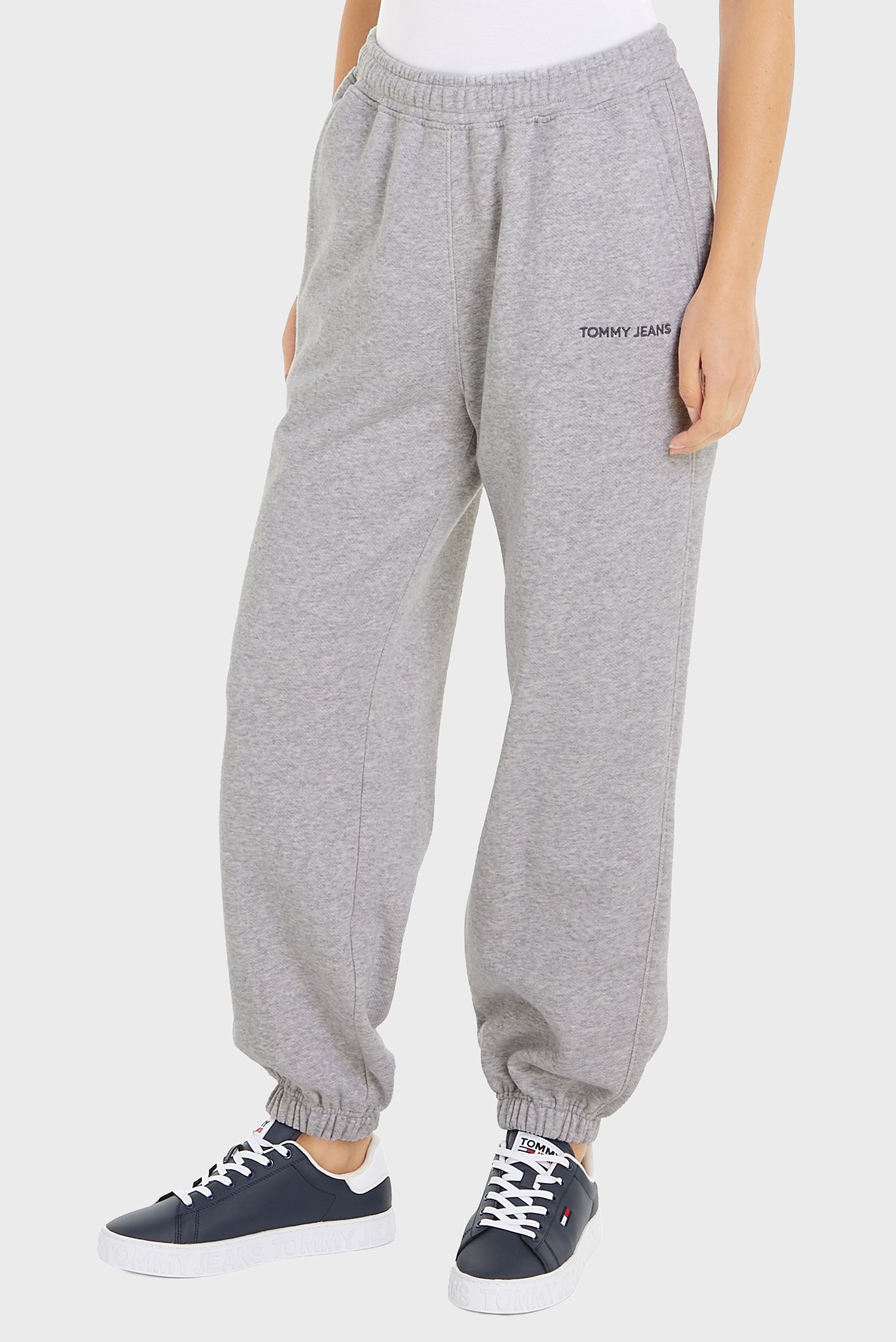 Женские светло-серые спортивные брюки TJW RLX CLASSICS SWEATPANT EXT Серый L Tommy Jeans DW0DW17309 Женские светло-серые спортивные брюки TJW RLX CLASSICS SWEATPANT EXT Серый L Tommy Jeans DW0DW17309