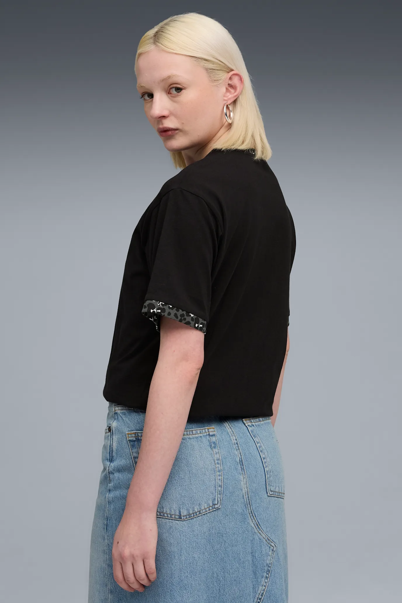 Женская черная футболка Essentials Animal Print Relaxed Tee Women 3