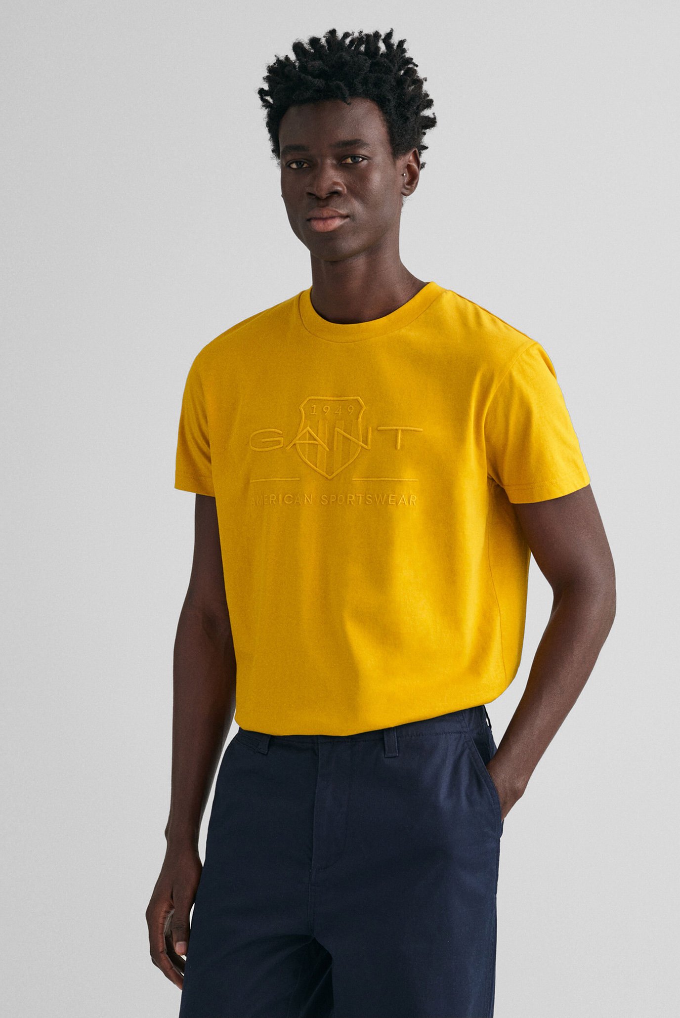 Мужская желтая футболка REG TONAL SHIELD 1