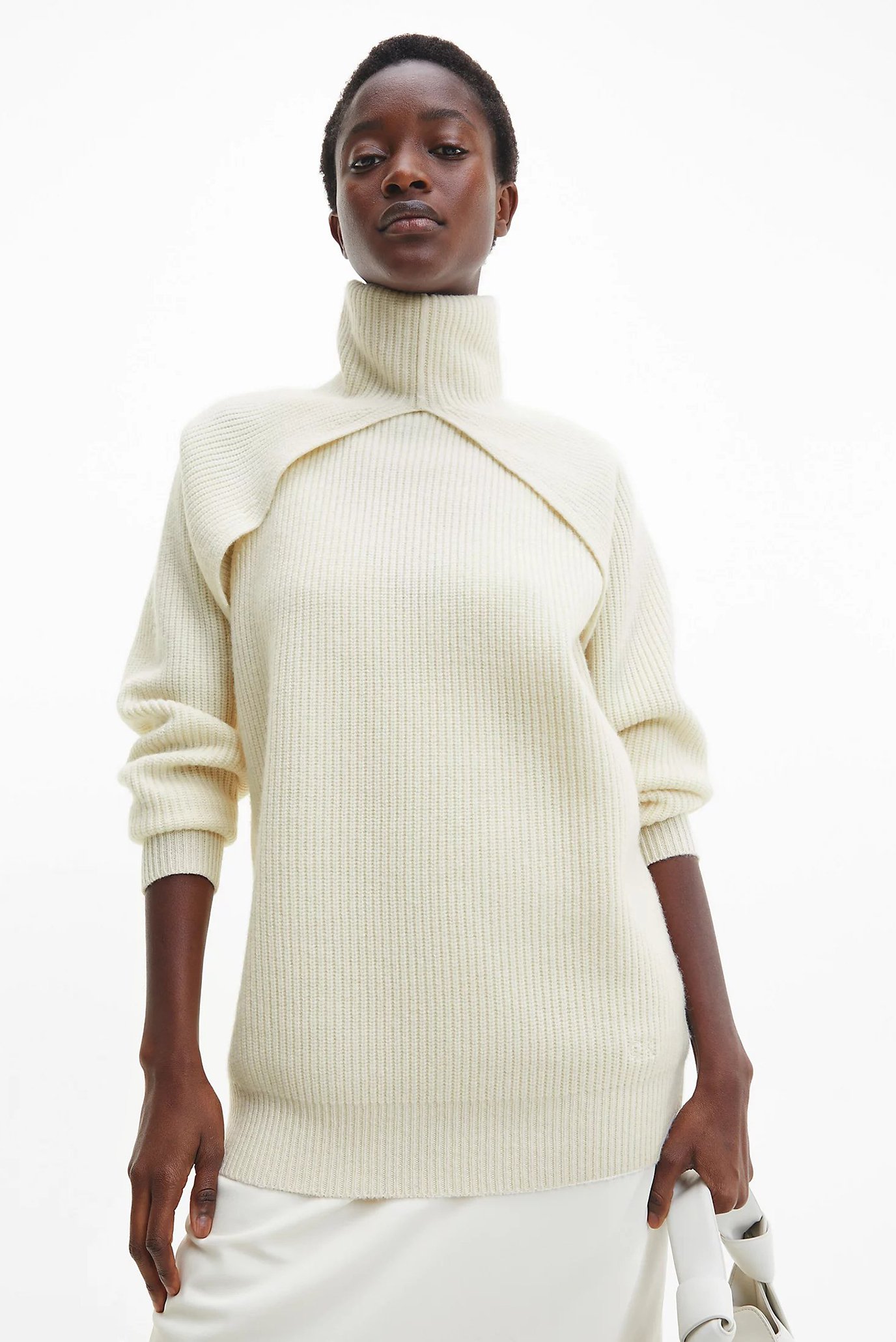 Женский бежевый шерстяной свитер 1
