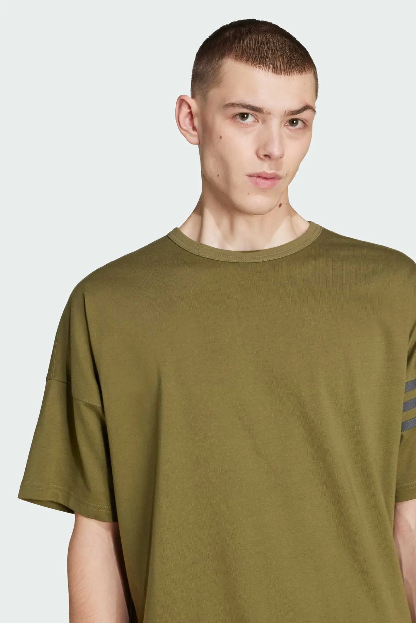 Чоловіча оливкова футболка Neuclassics 4