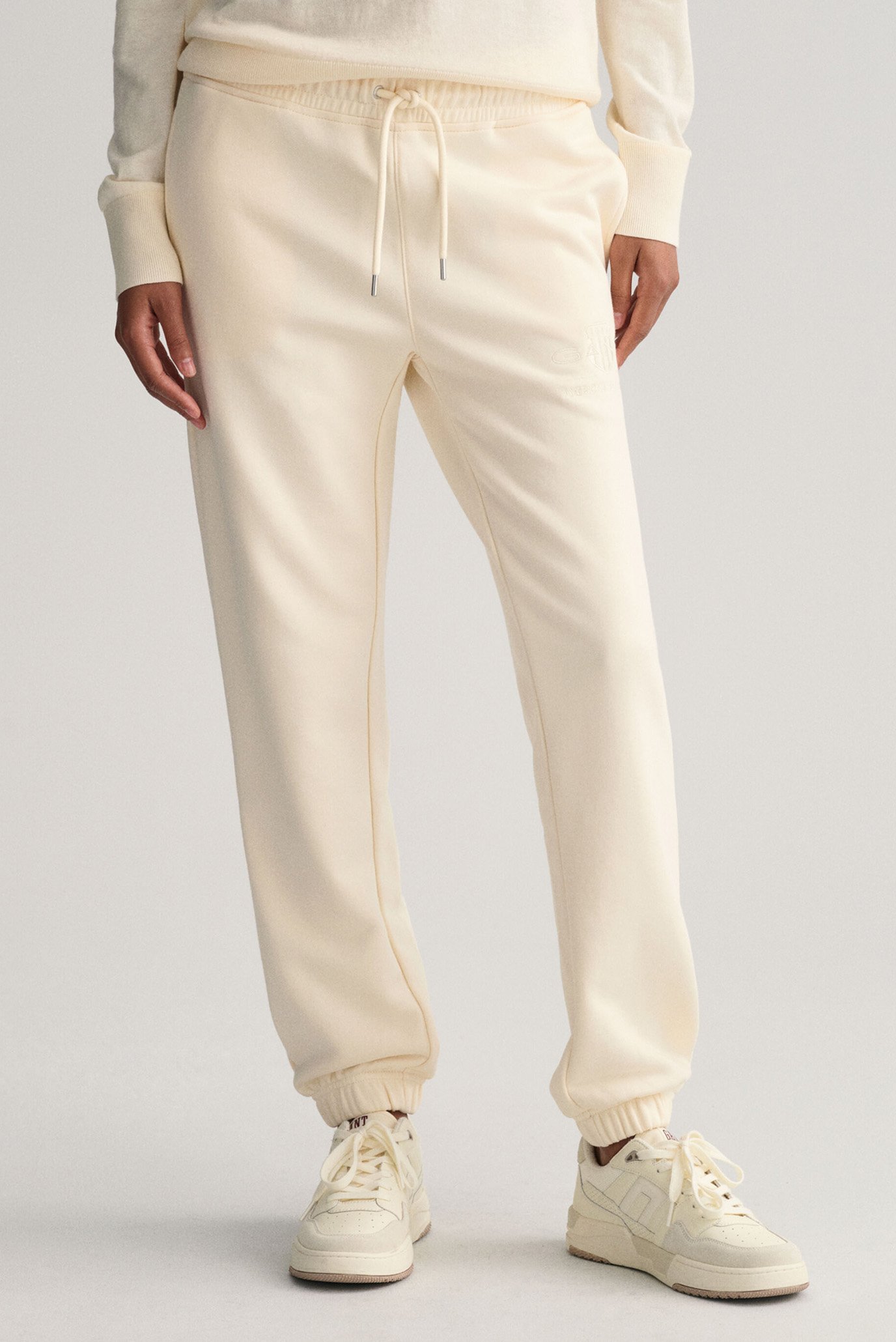 Женские белые спортивные брюки REG TONAL SHIELD SWEATPANTS 1