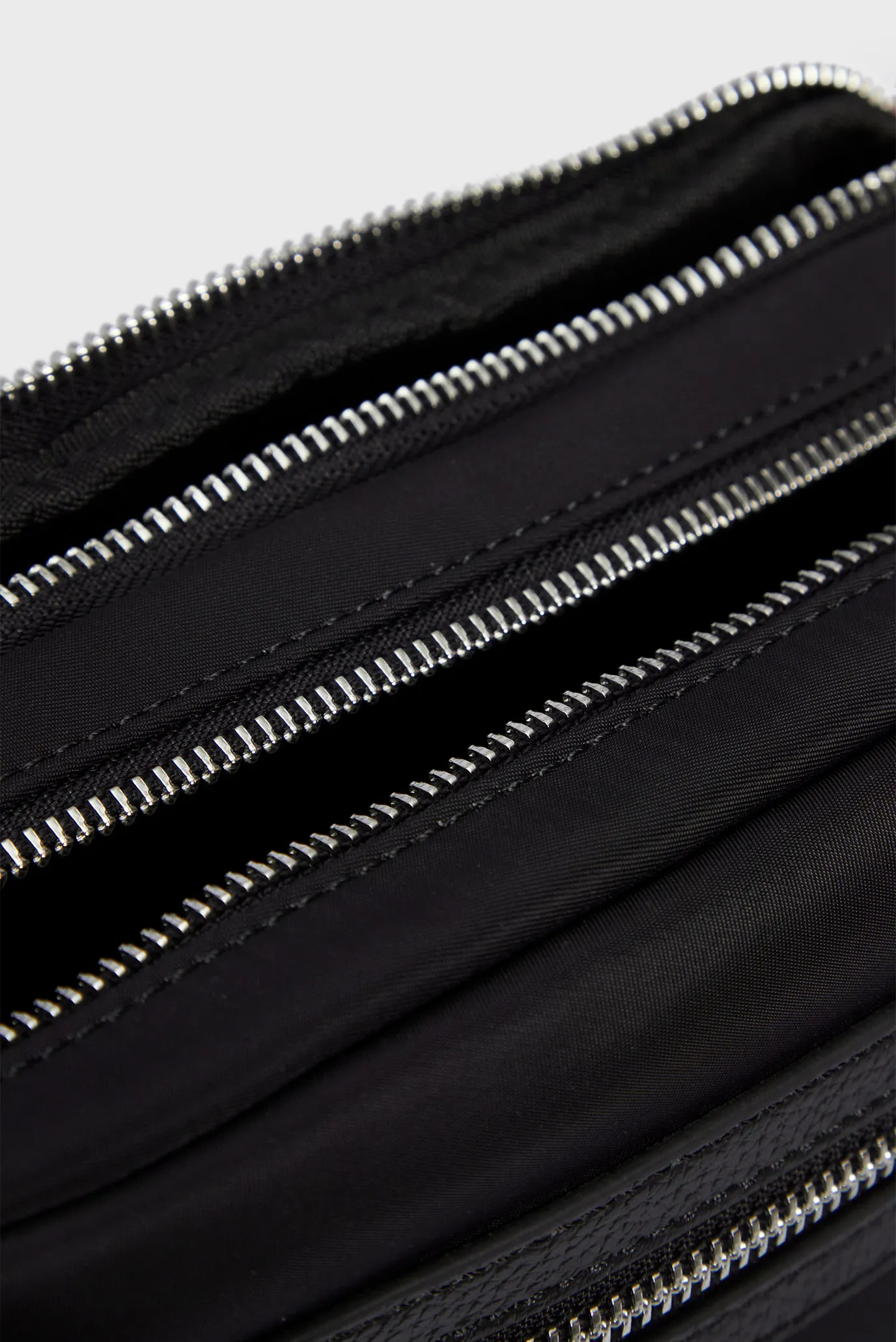 Чоловіча чорна сумка BODYBAG CERRUTIS 5