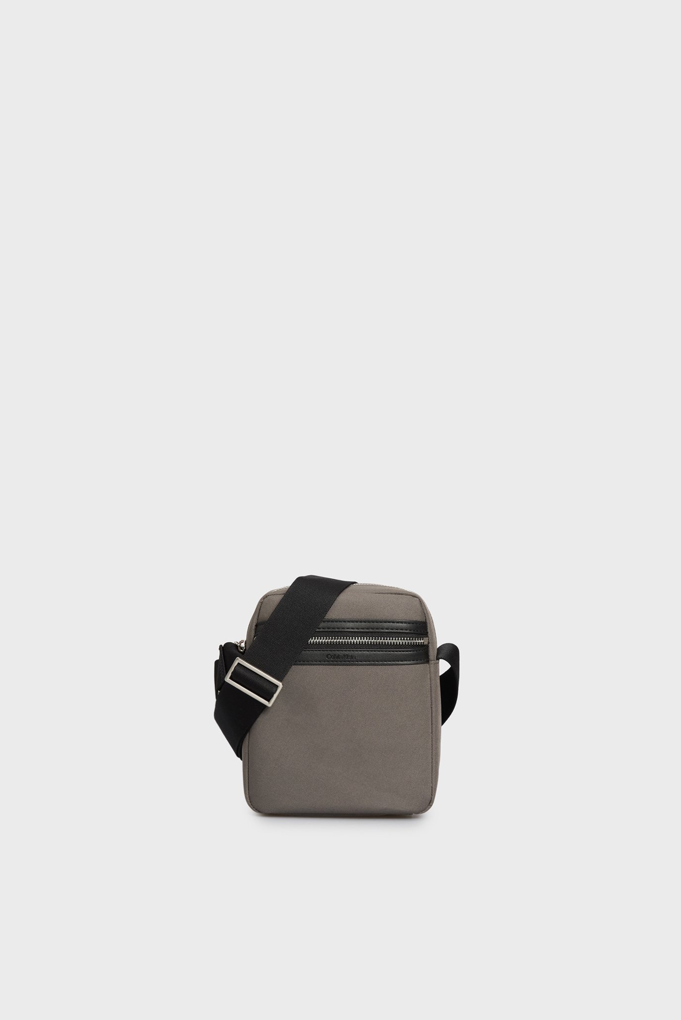 Мужская серая сумка CONTRAST REPORTER Серый ONESIZE Calvin Klein LV04D3175G Мужская серая сумка CONTRAST REPORTER Серый ONESIZE Calvin Klein LV04D3175G