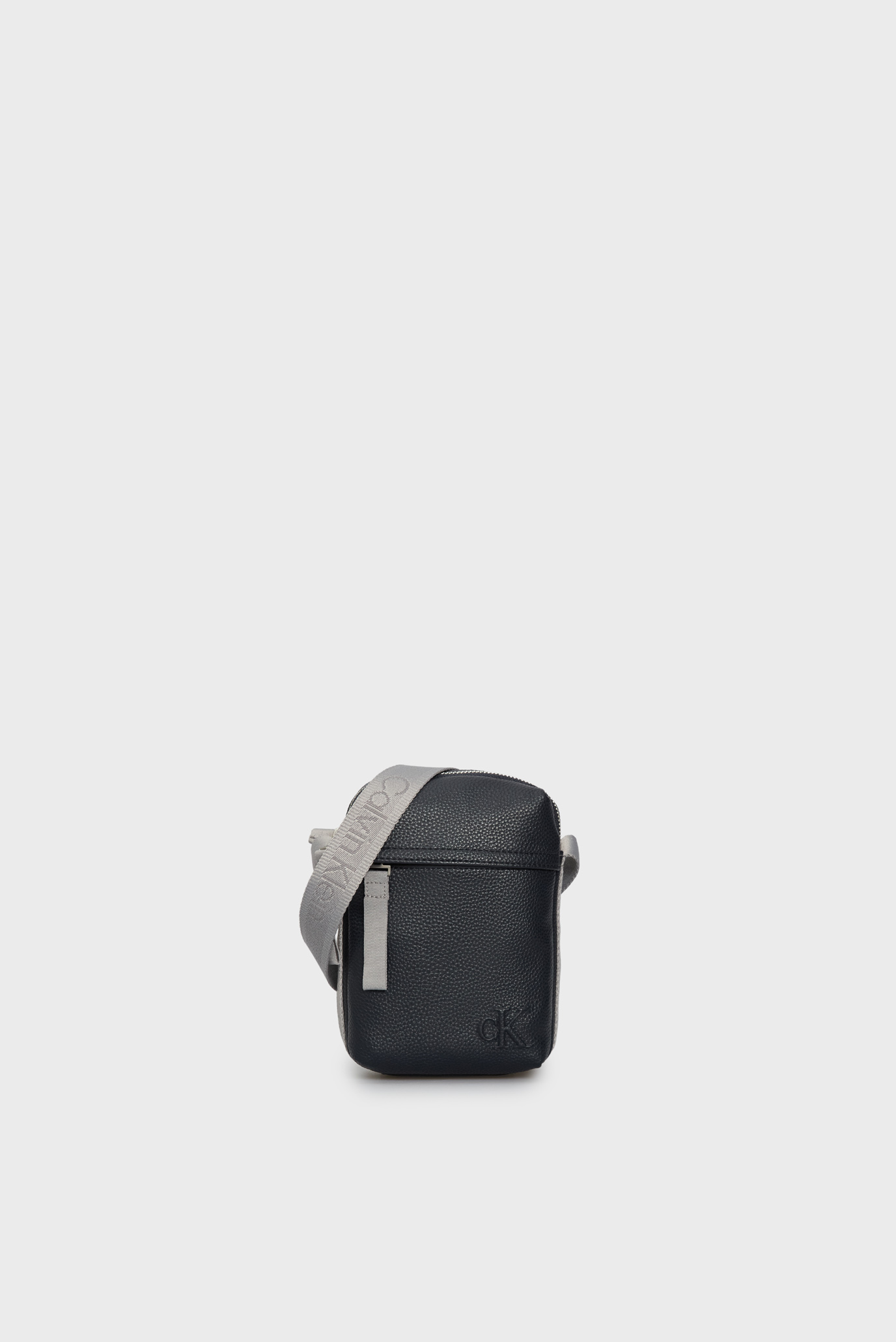 Мужская темно-серая сумка CARGO REPORTER Серый ONESIZE Calvin Klein Jeans LV04G3080G Мужская темно-серая сумка CARGO REPORTER Серый ONESIZE Calvin Klein Jeans LV04G3080G