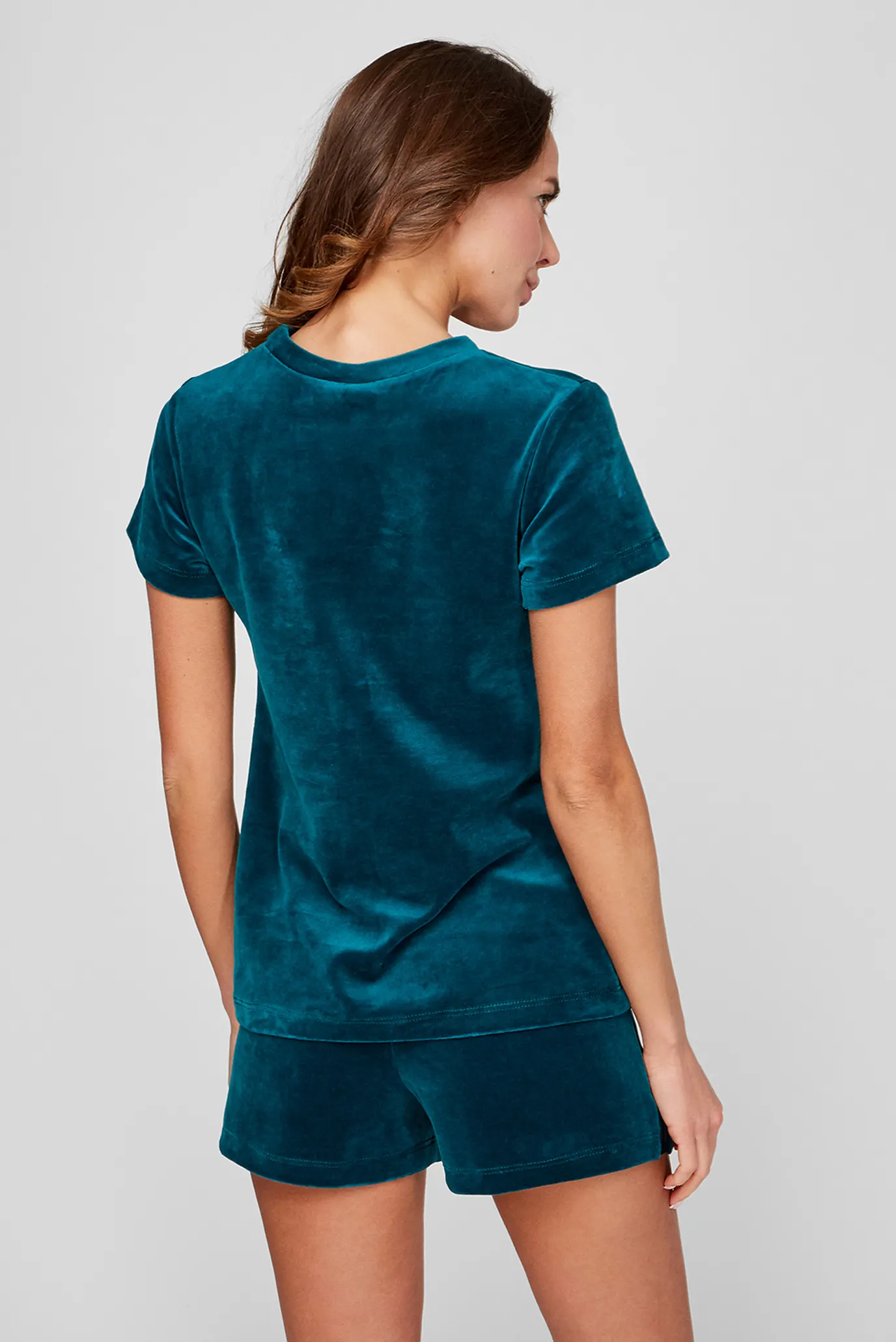 Женский зеленый велюровый костюм (футболка, шорты) 3