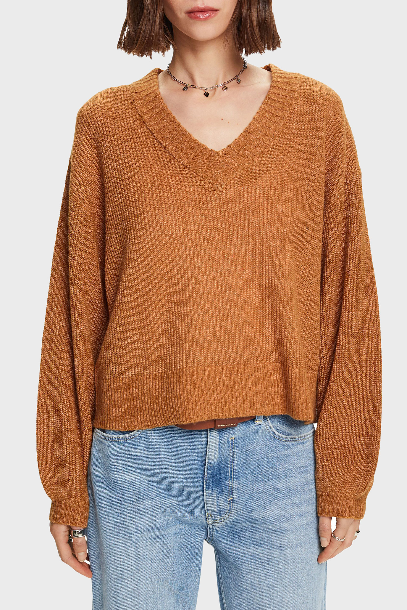 Жіночий коричневий пуловер 1