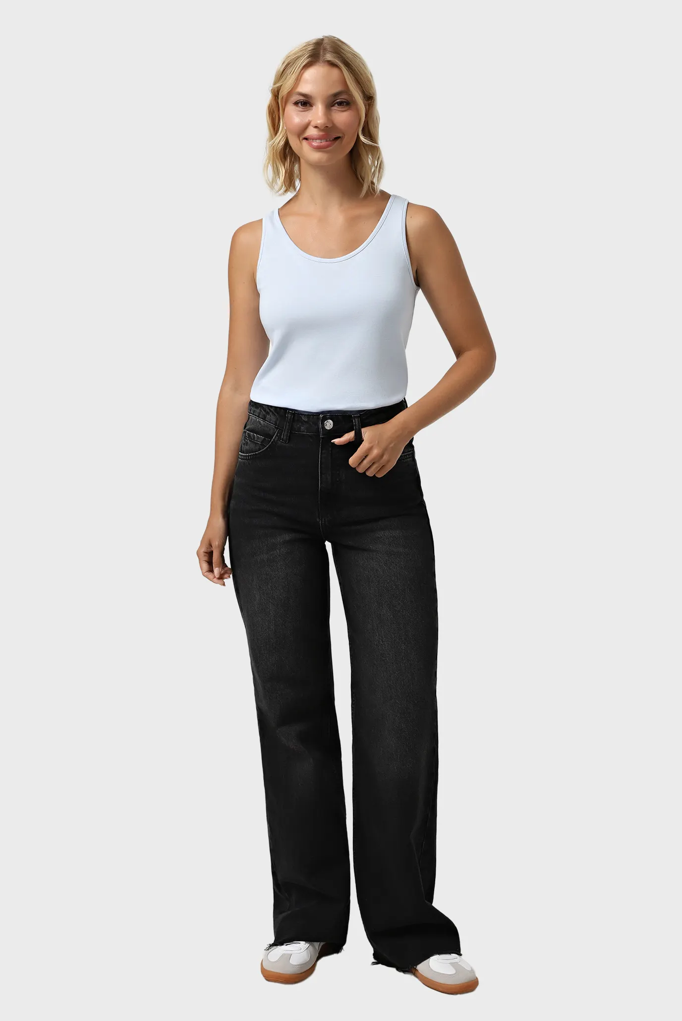 Жіноча блакитна майка 2