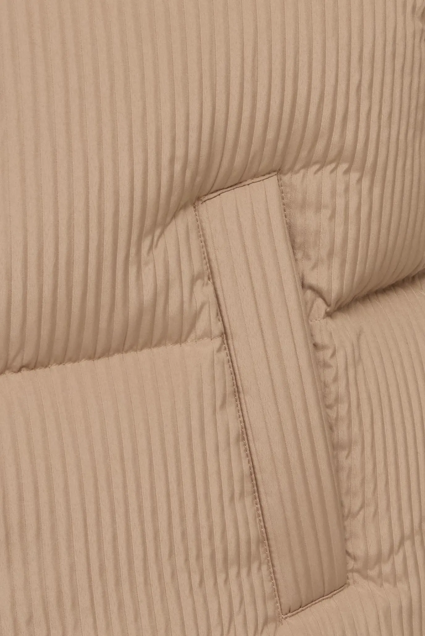 Женский бежевый пуховик 6