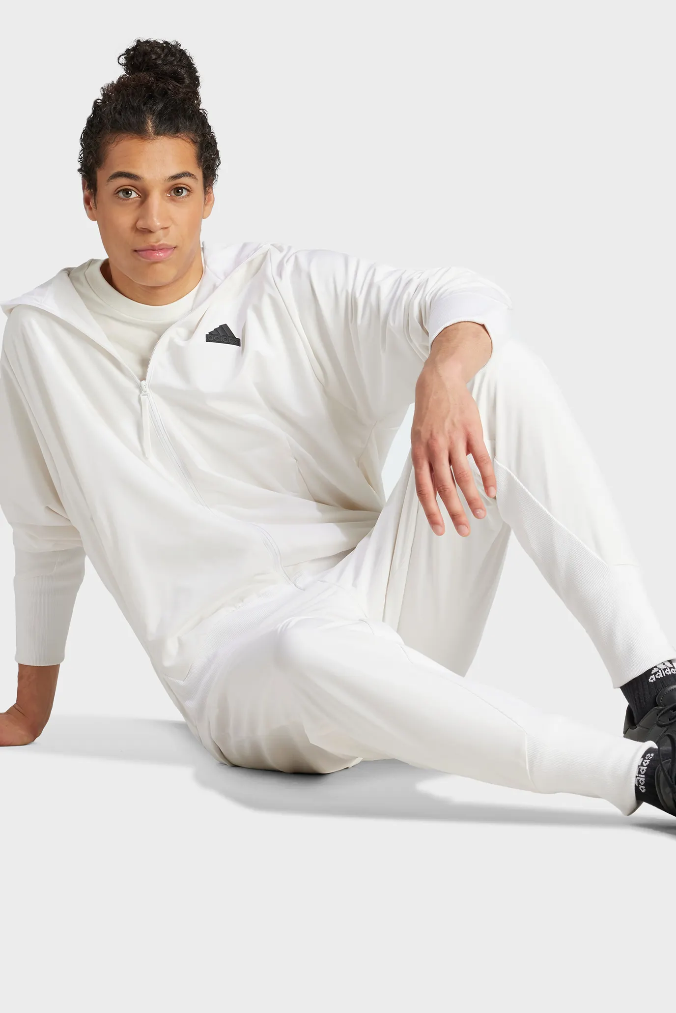 Мужские белые спортивные брюки Z.N.E. Woven adidas IN1909 — MD-Fashion