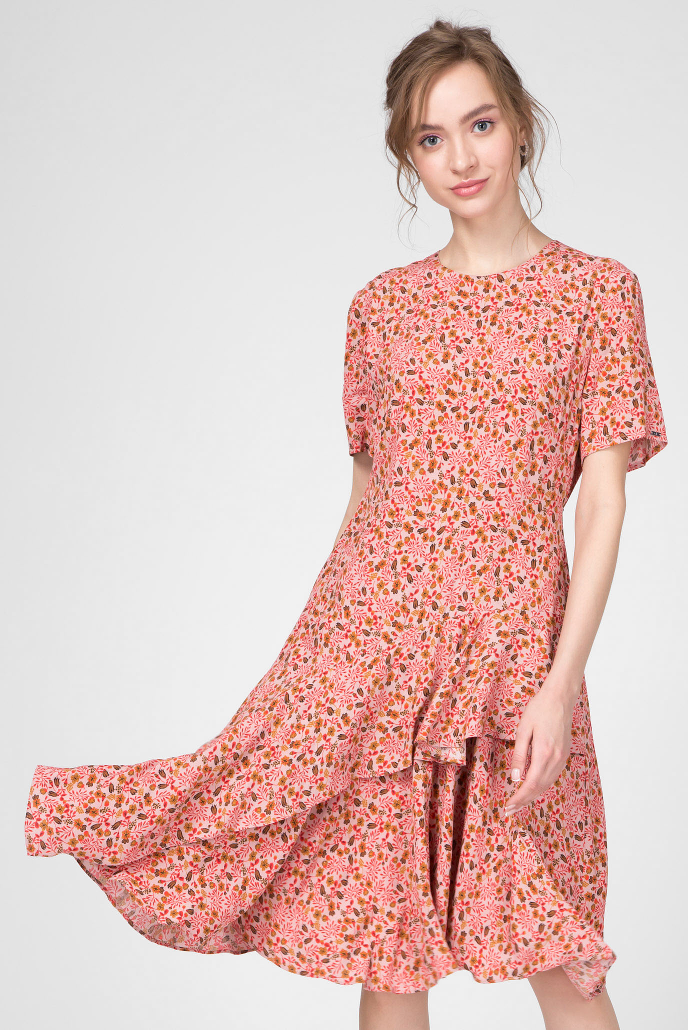 Женское розовое платье с узором 1