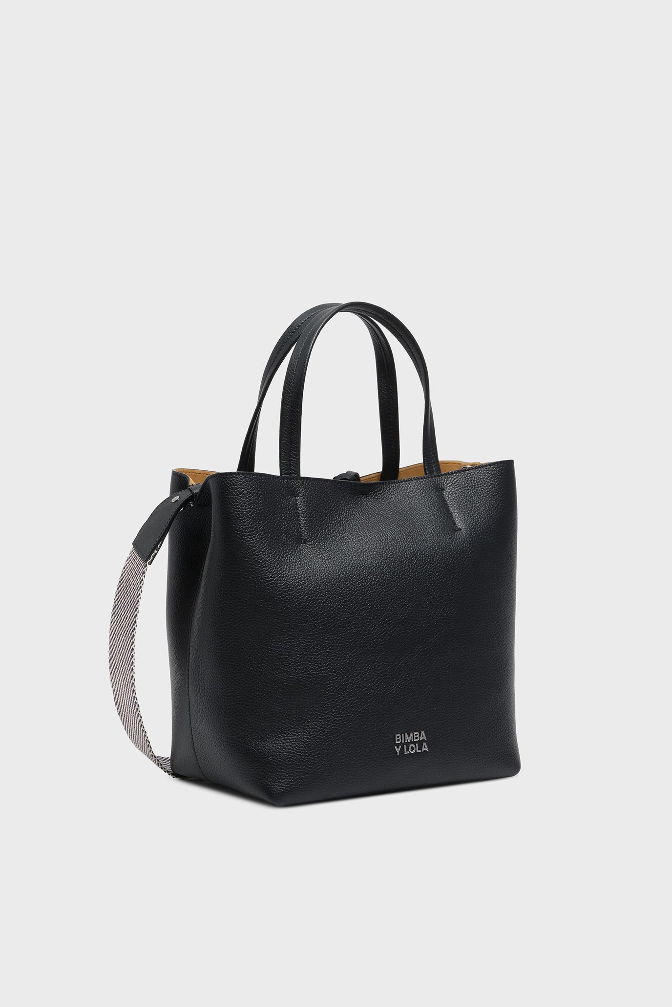 Женская черная кожаная сумка Черный ONESIZE Bimba Y Lola 252BBBJ4X.10000 Женская черная кожаная сумка Черный ONESIZE Bimba Y Lola 252BBBJ4X.10000
