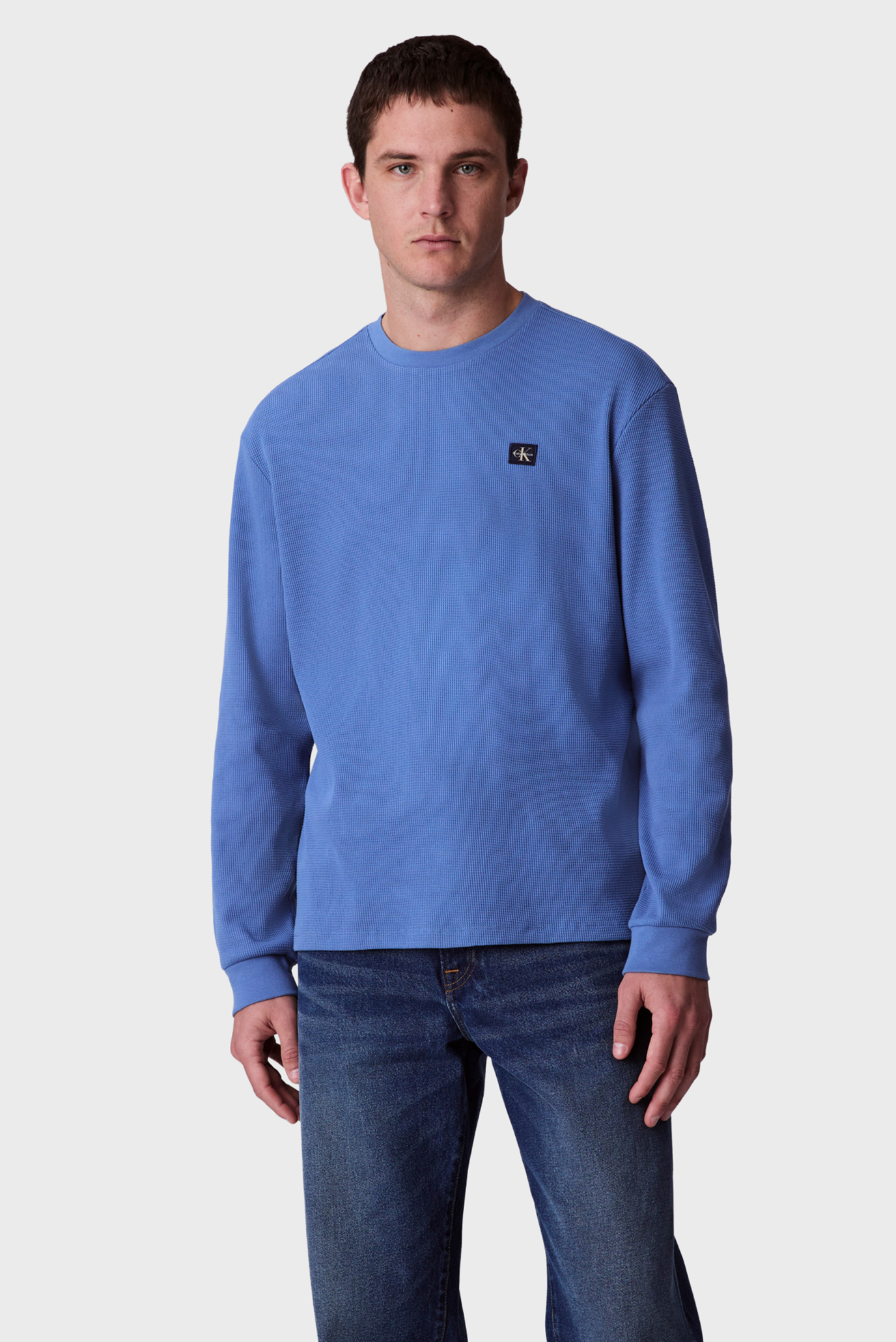 Мужской голубой лонгслив WAFFLE BADGE CREWNK Голубой M Calvin Klein Jeans LV040EM217 Мужской голубой лонгслив WAFFLE BADGE CREWNK Голубой M Calvin Klein Jeans LV040EM217