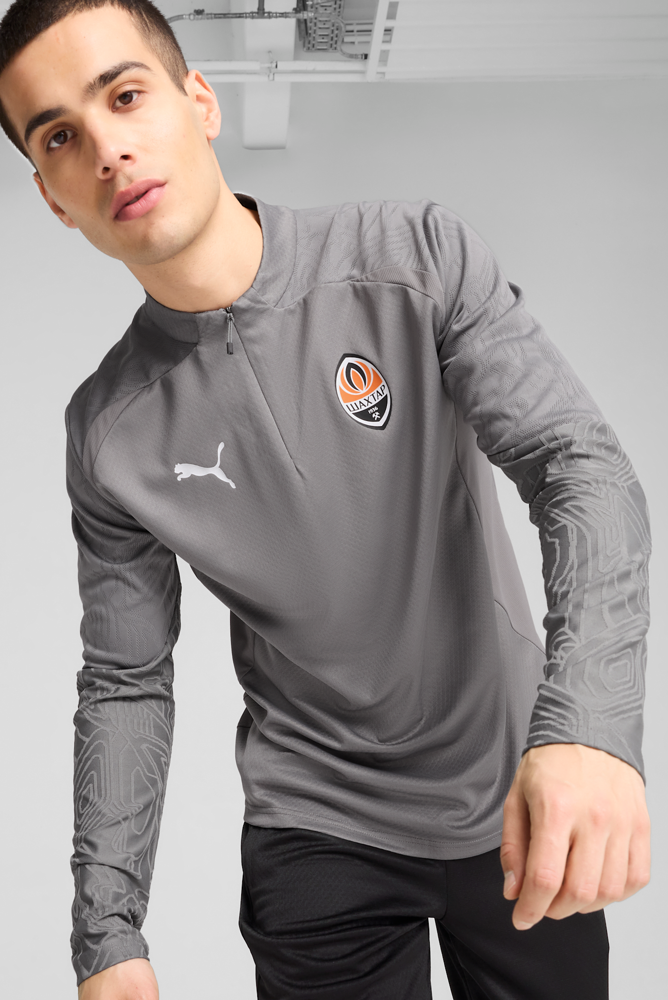 Мужской серый лонгслив FC Shakhtar Donetsk Quarter-Zip Training Top Men 1