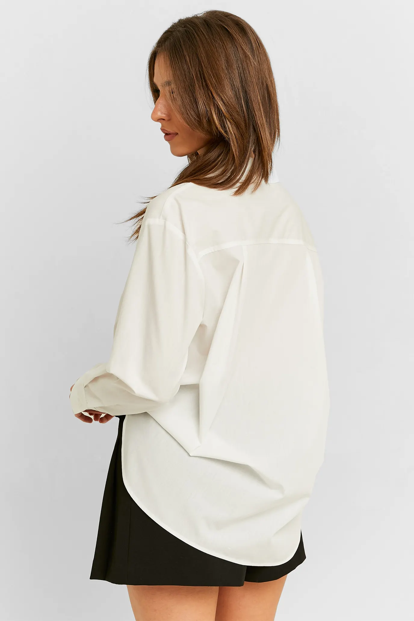 Жіноча біла сорочка 2