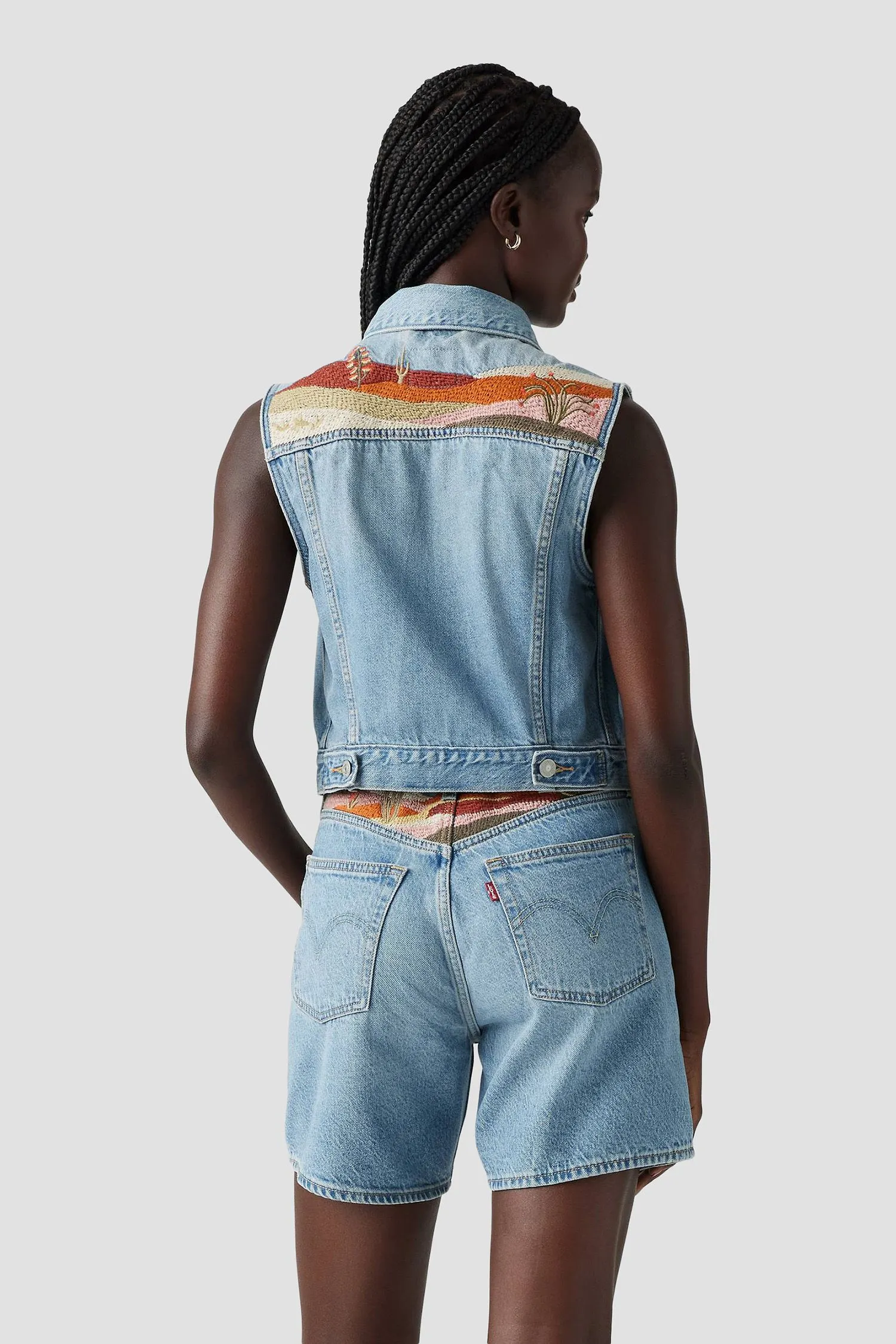 Жіночий блакитний джинсовий жилет 3