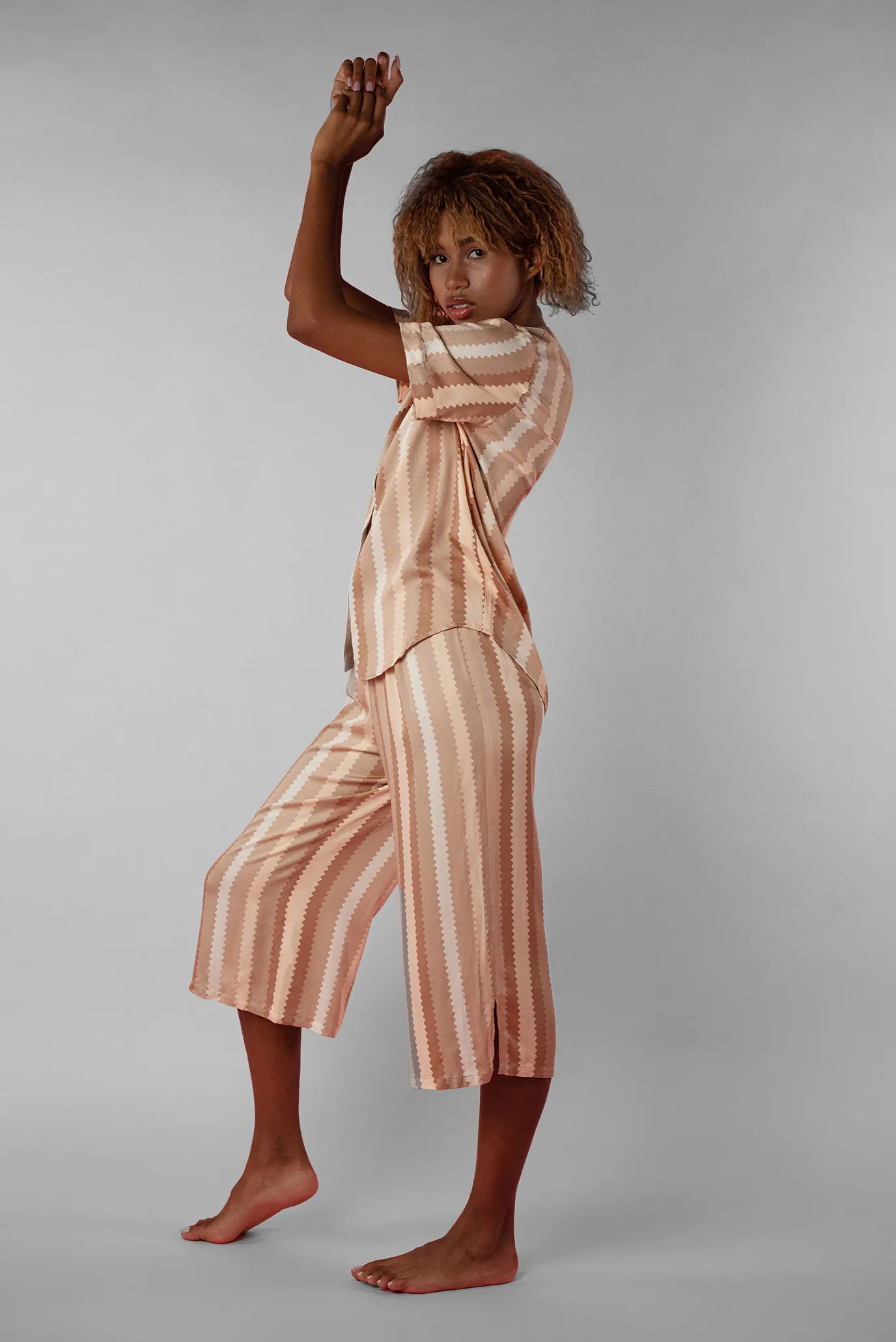 Жіночі бежеві кюлоти у смужку 2