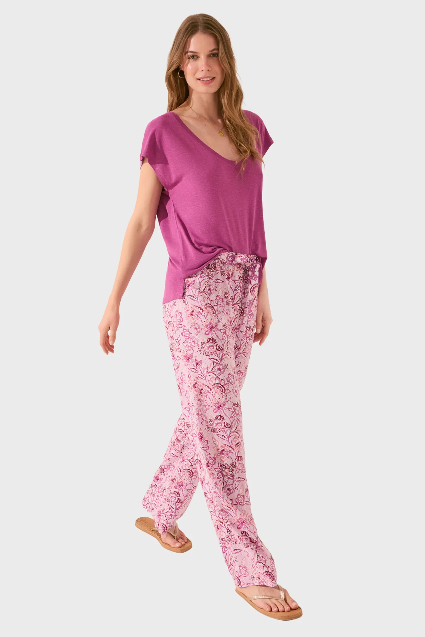 Женские розовые брюки с узором 5