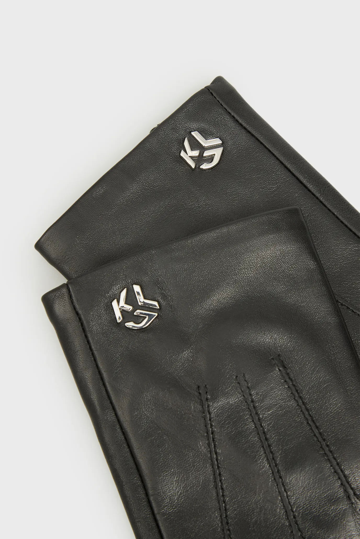 Женские черные кожаные перчатки leather 3