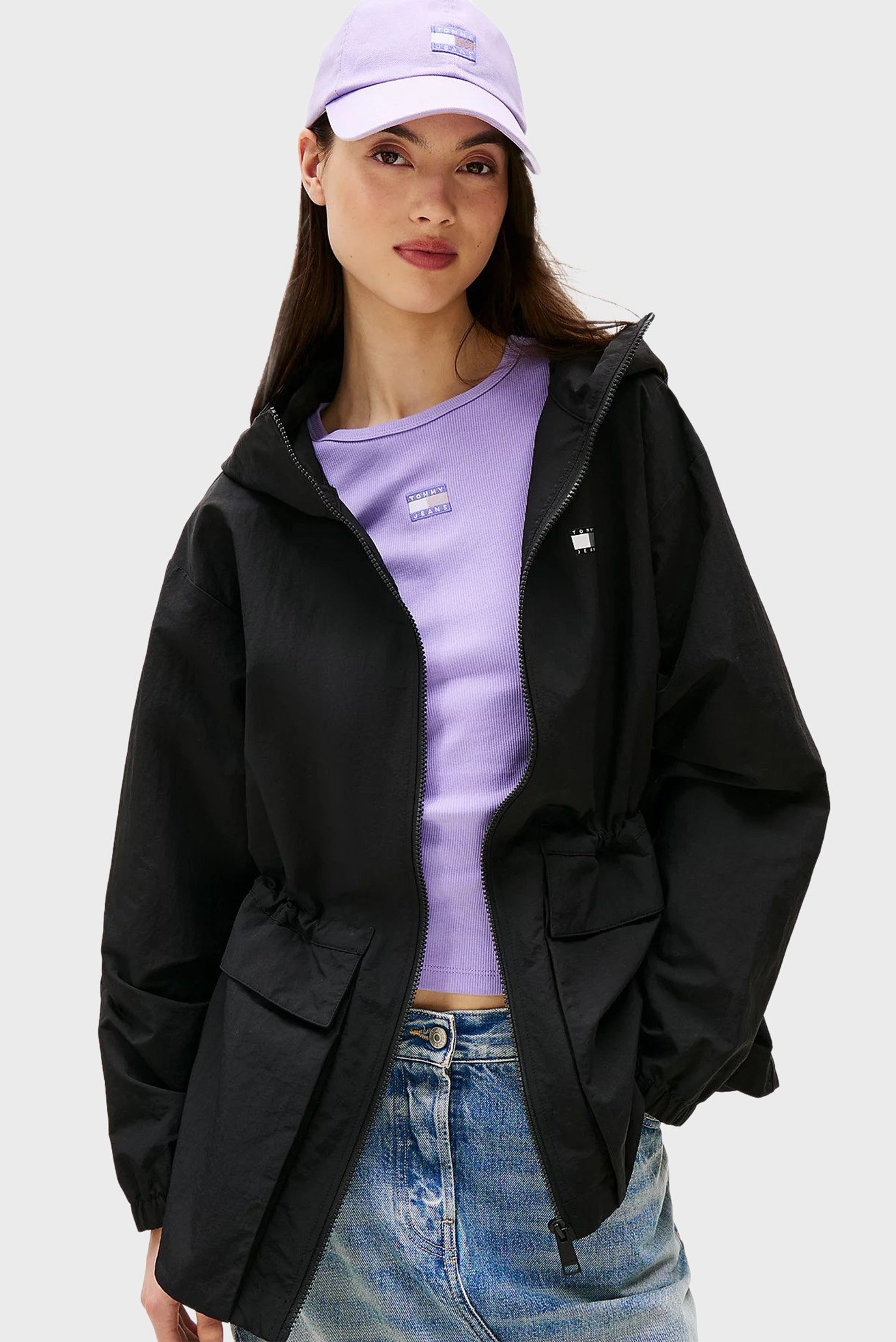 Женская черная ветровка TJW MIDI HOODED WINDBREAKER Черный M Tommy Jeans DW0DW21298 Женская черная ветровка TJW MIDI HOODED WINDBREAKER Черный M Tommy Jeans DW0DW21298