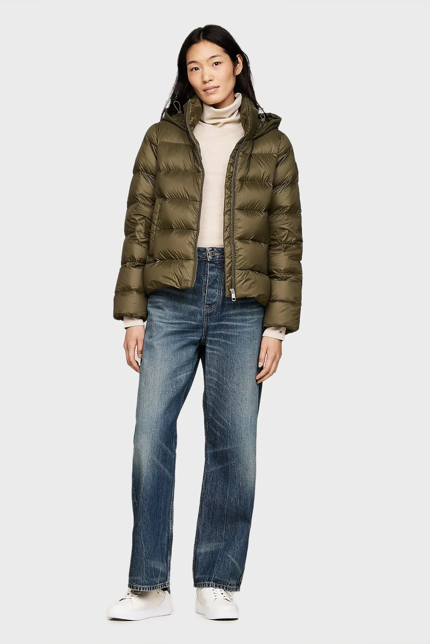 Жіночий оливковий пуховик 2