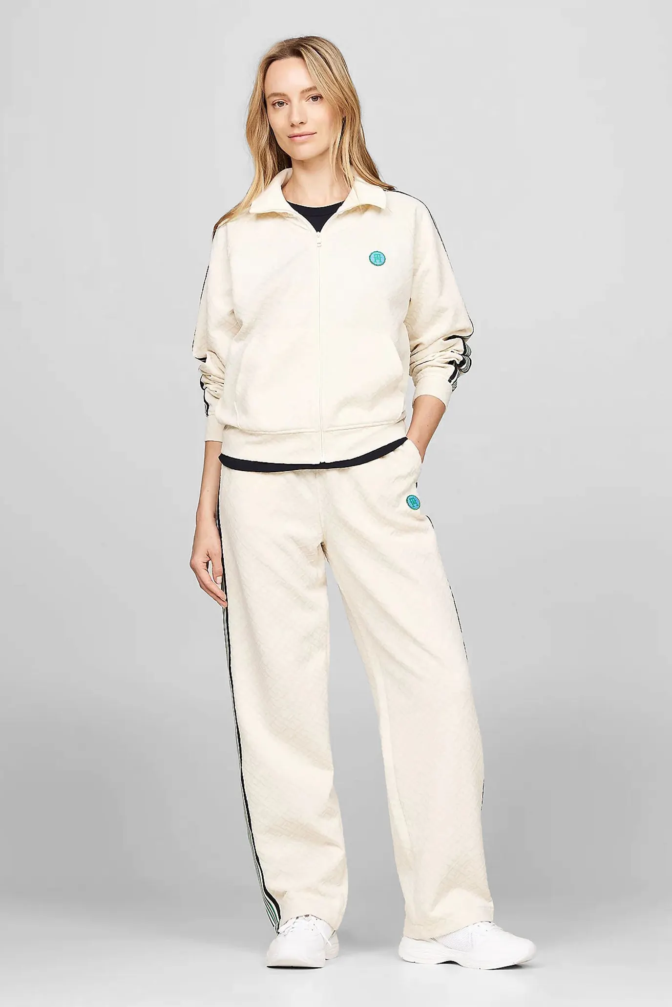 Жіночі білі спортивні штани з візерунком AMD TAPE RELAXED 2