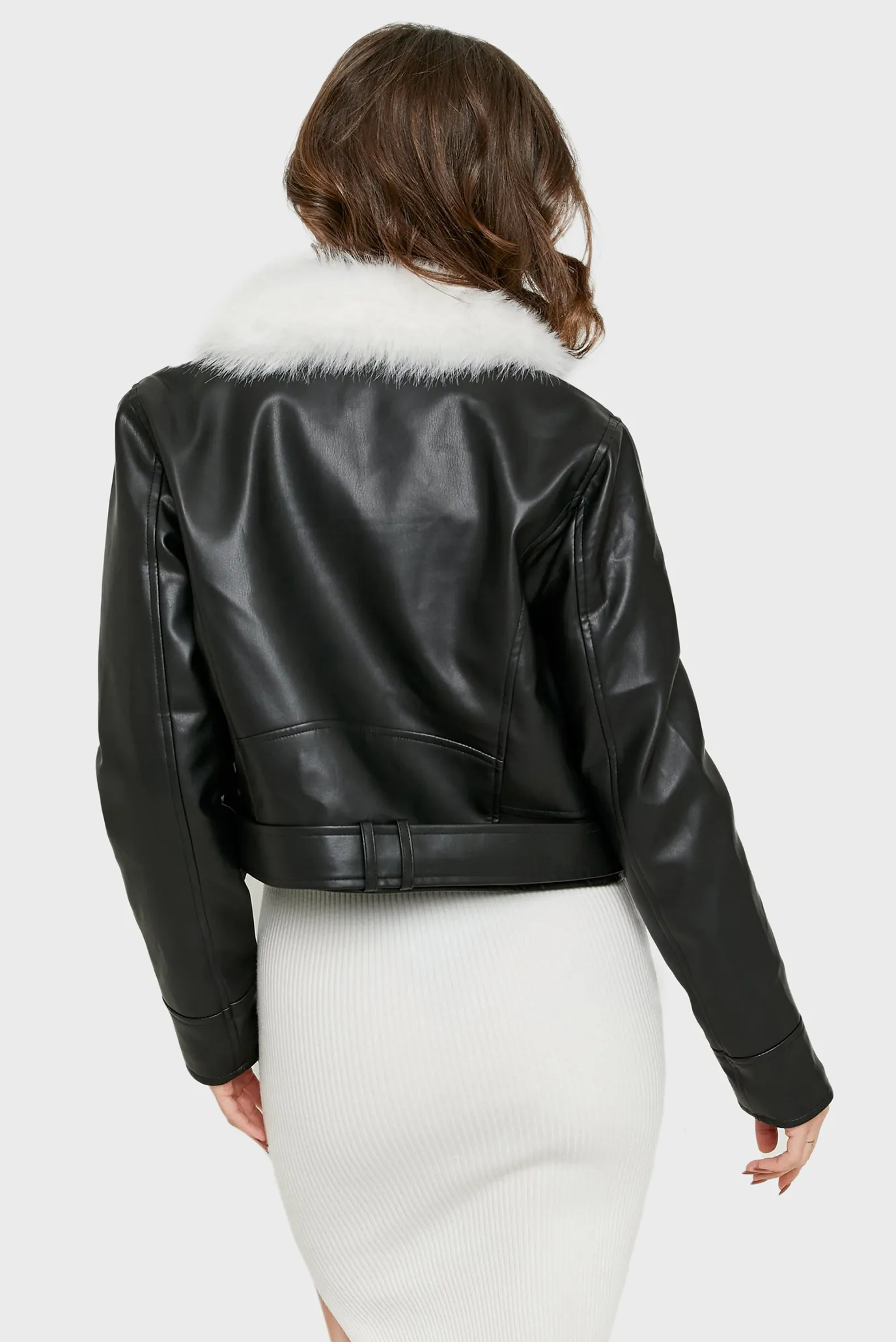 Жіноча чорна куртка 2