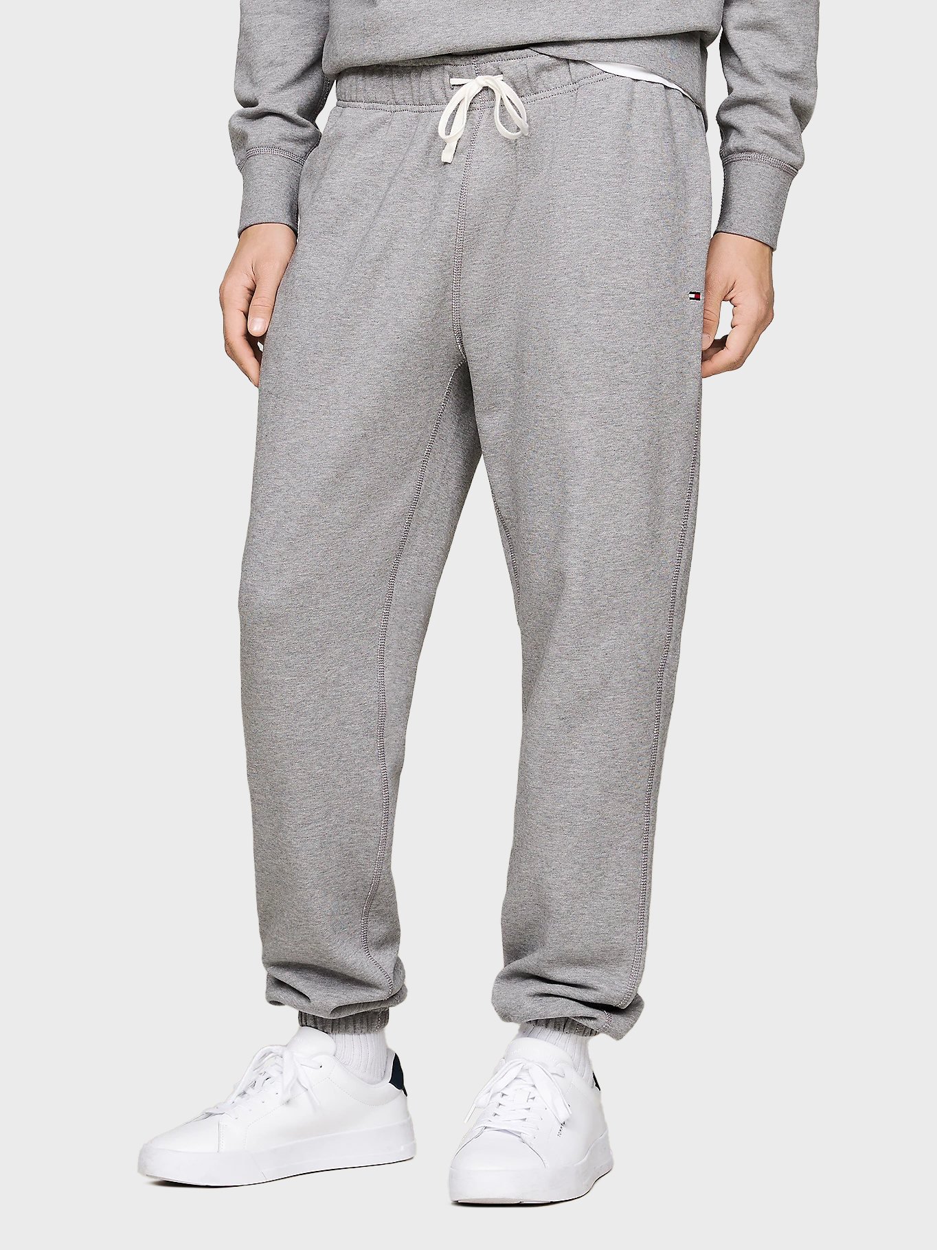 Чоловічі сірі спортивні штани ESSENTIAL TERRY SWEATPANT 1