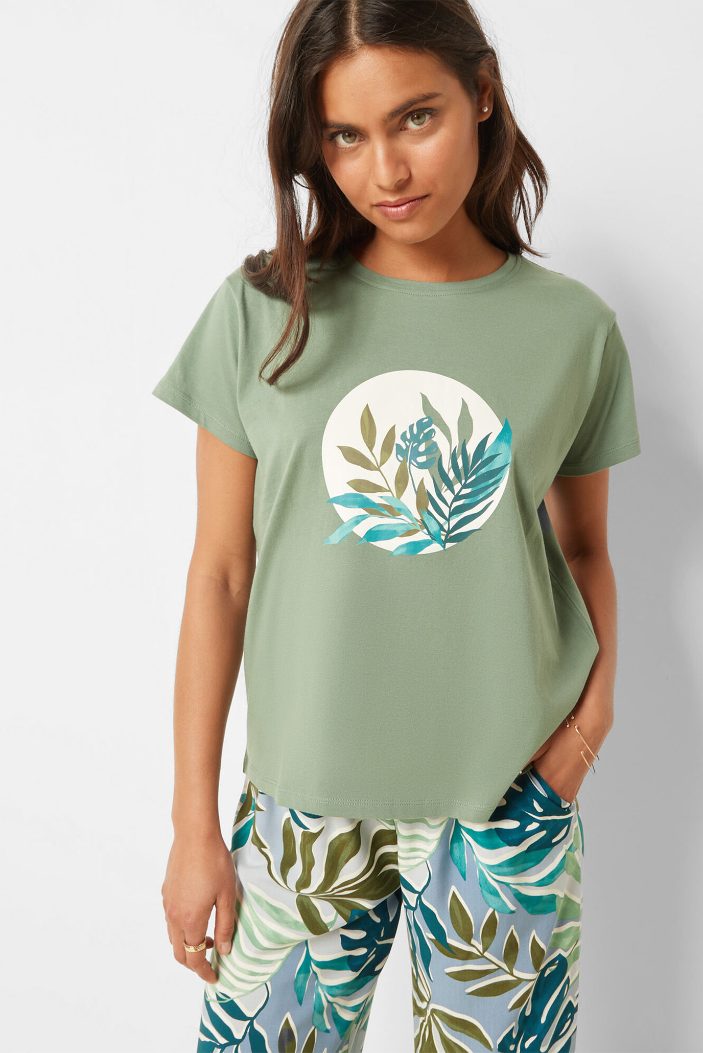 Женская оливковая футболка TRISHA 1