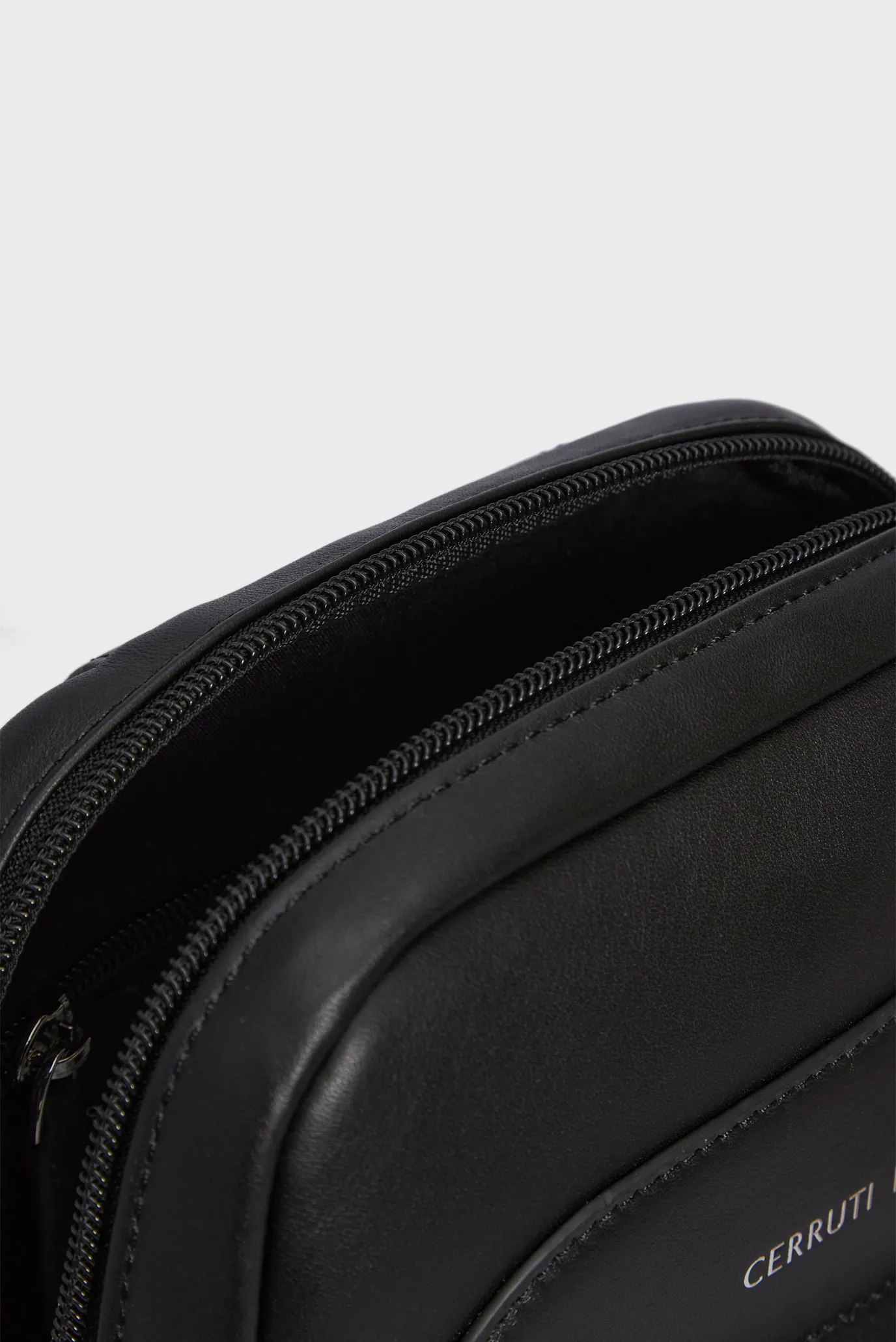 Чоловіча чорна шкіряна сумка BODYBAG JACK 5