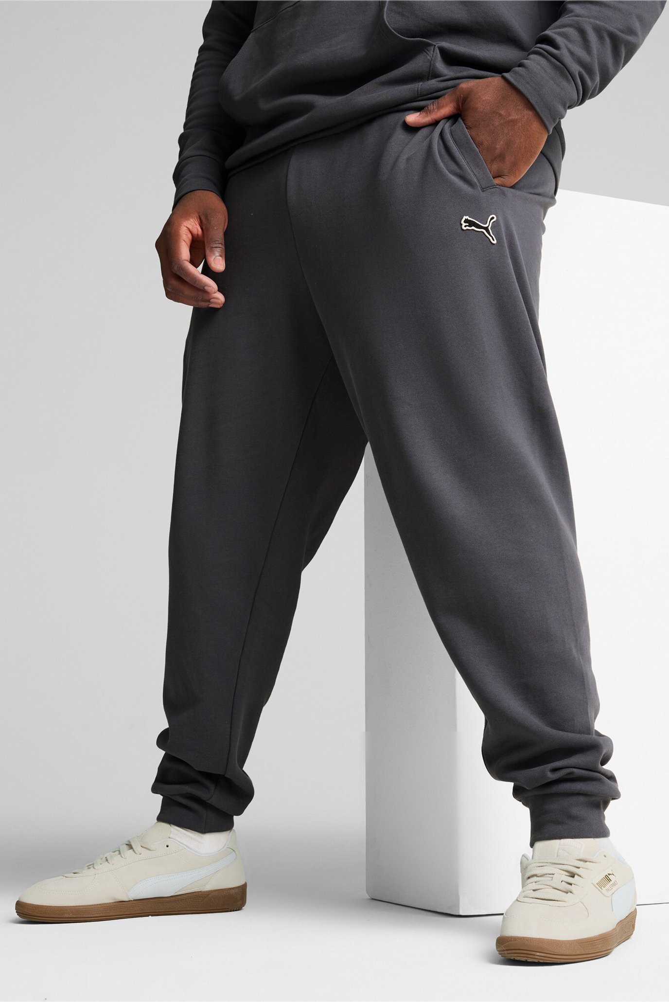 Чоловічі темно-сірі спортивні штани Better Essentials Men’s Sweatpants 1