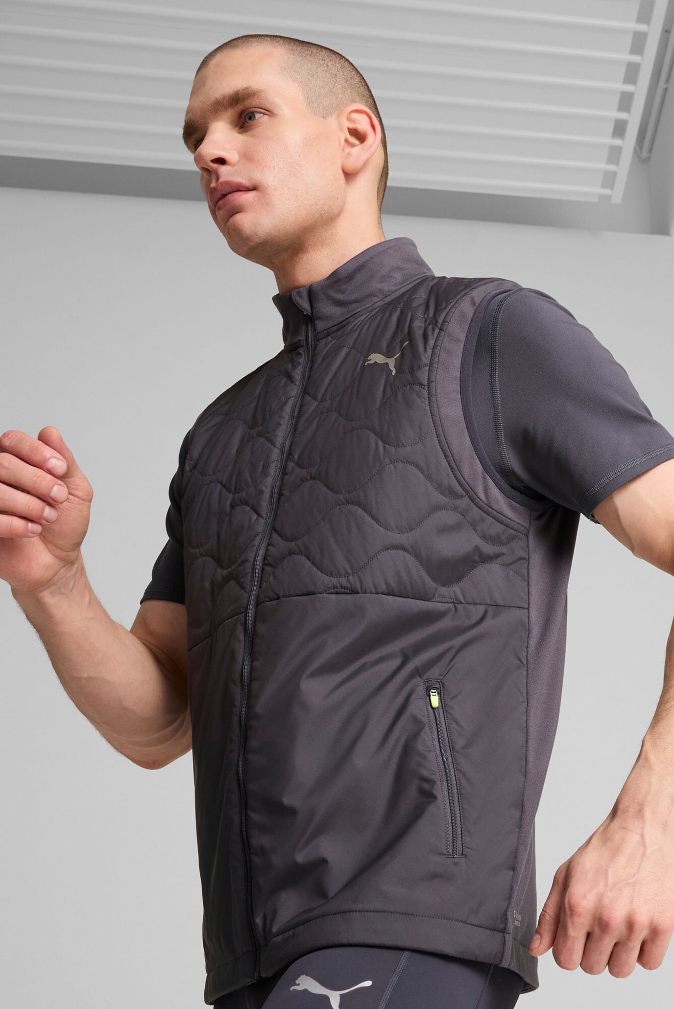 Чоловічий сірий жилет RUN CLOUDSPUN WRMLBL Men's Running Gilet 1