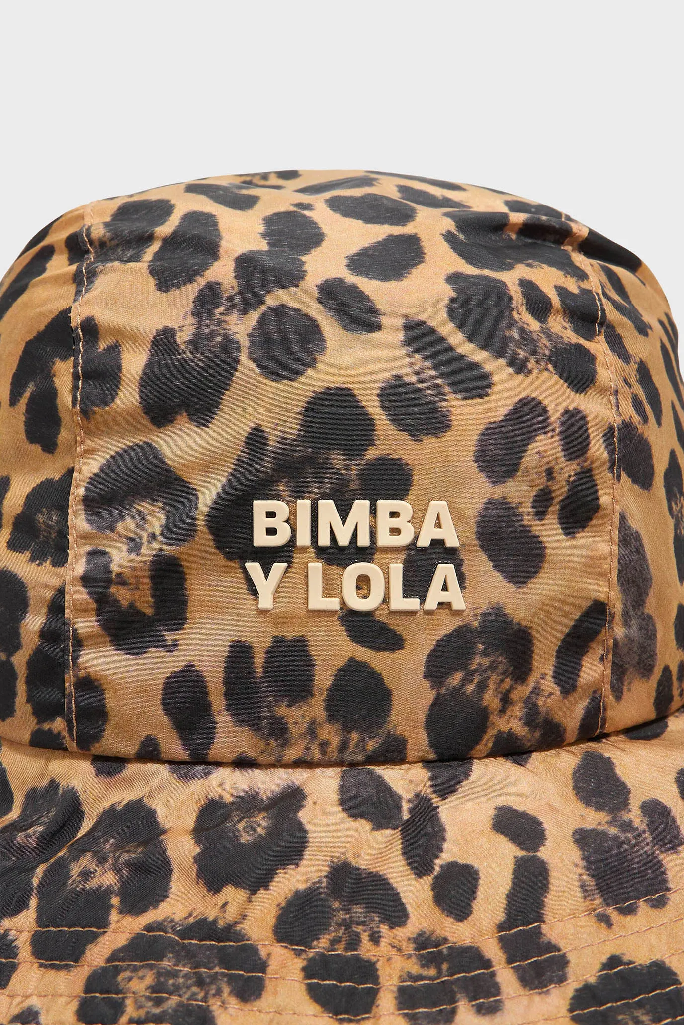 Женская бежевая панама с узором 2